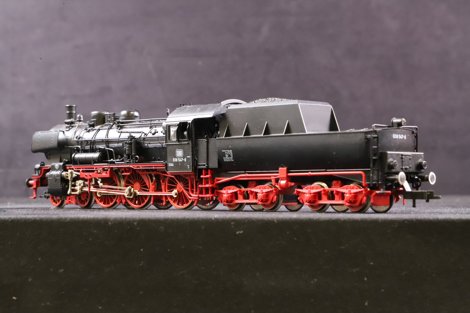 Fleischmann HO 4162 BR 038 0385476 in DB Black/Red