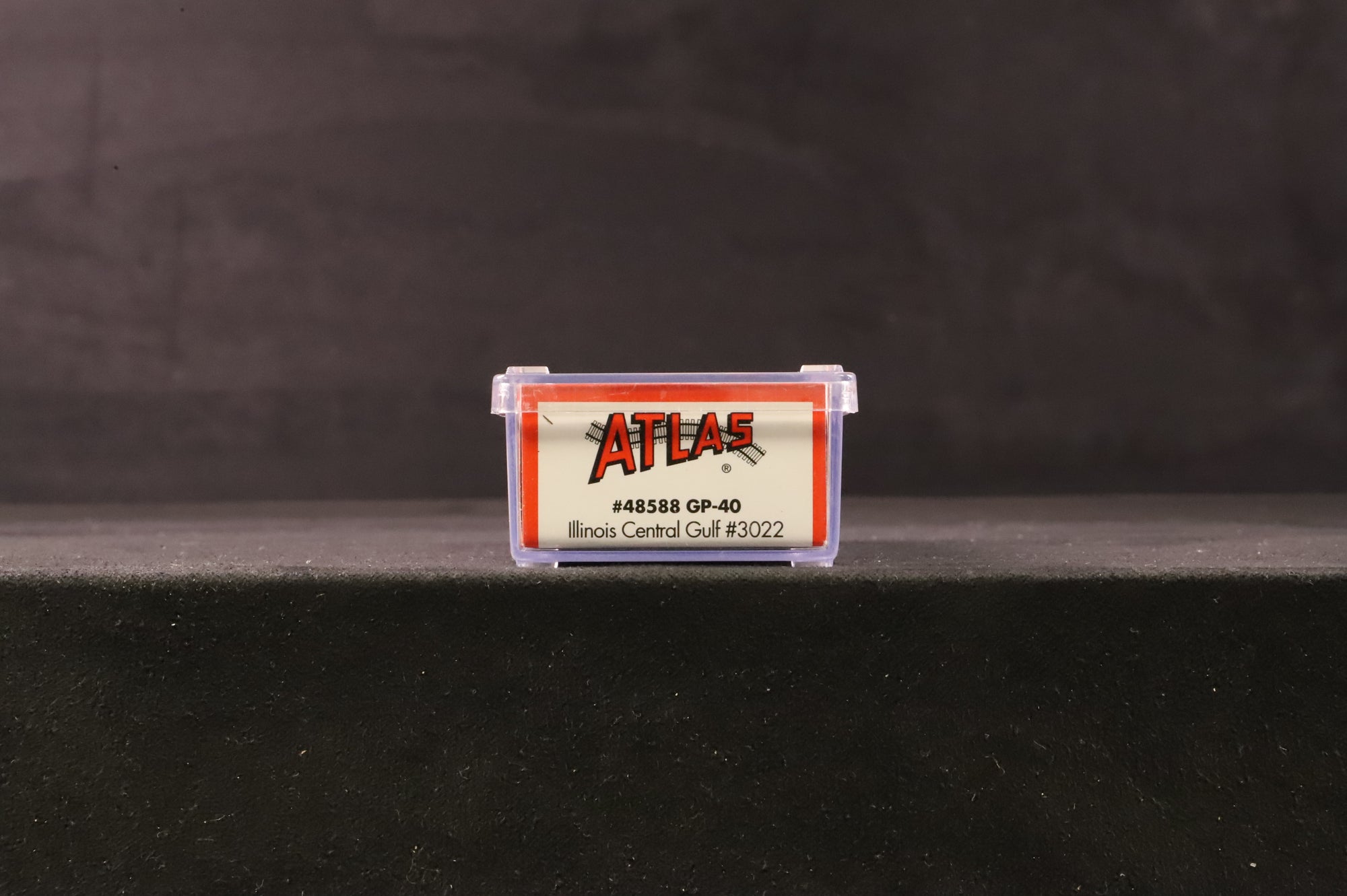 Atlas N Gauge 48588 GP-40 Diesel Locomotive 3022 in Illinois Central Gulf Livery