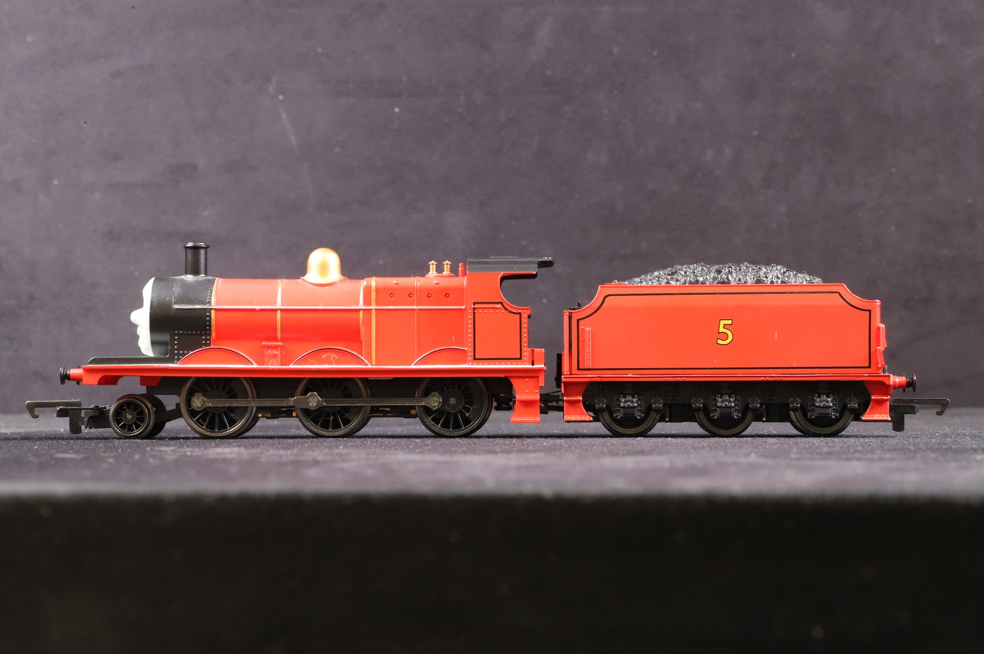 Hornby OO R852 Thomas & Friends 'James' '5' Steam Locomotive