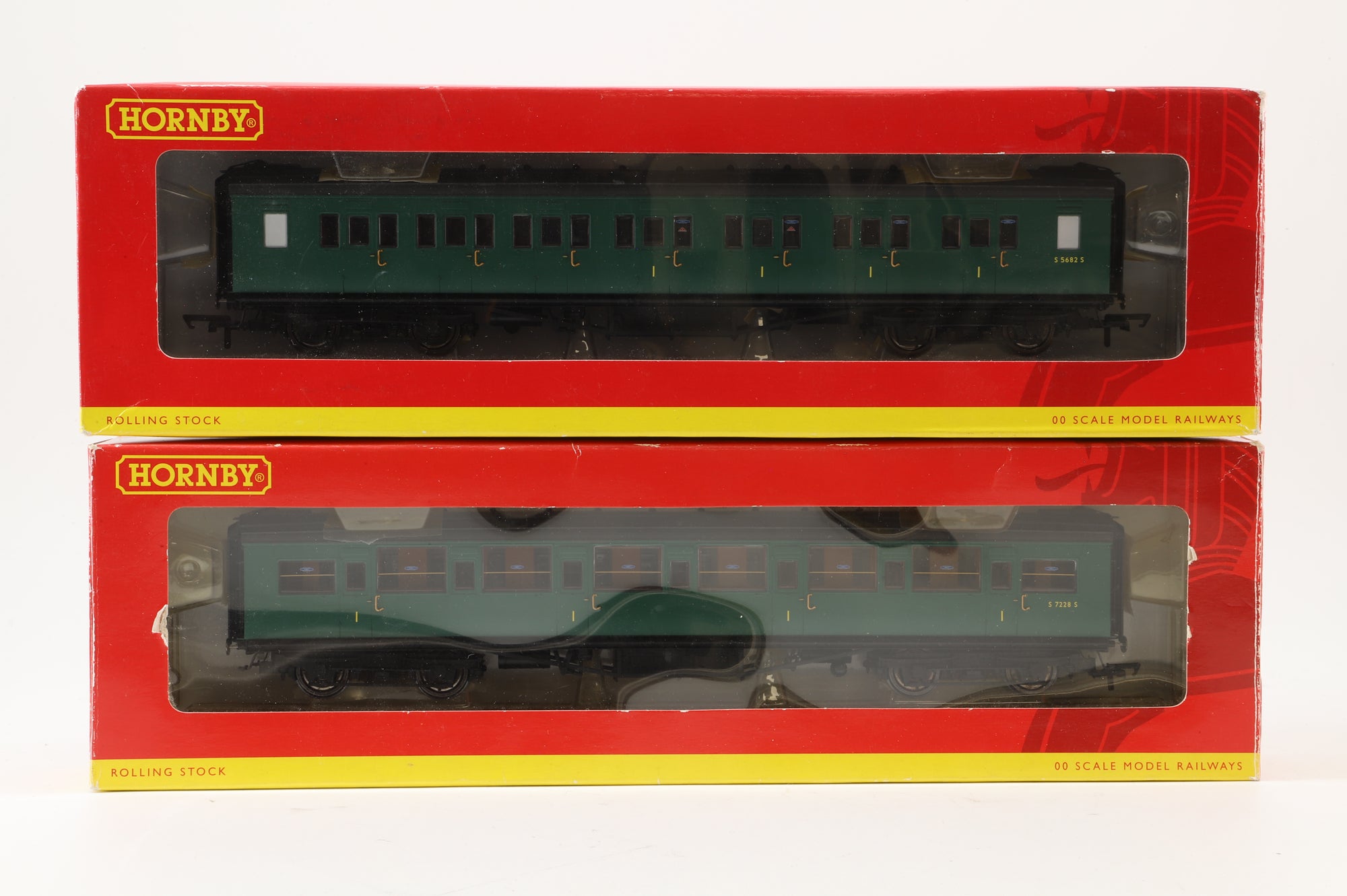 Hornby OO Rake of 4 Maunsell Coaches in BR(S) Green