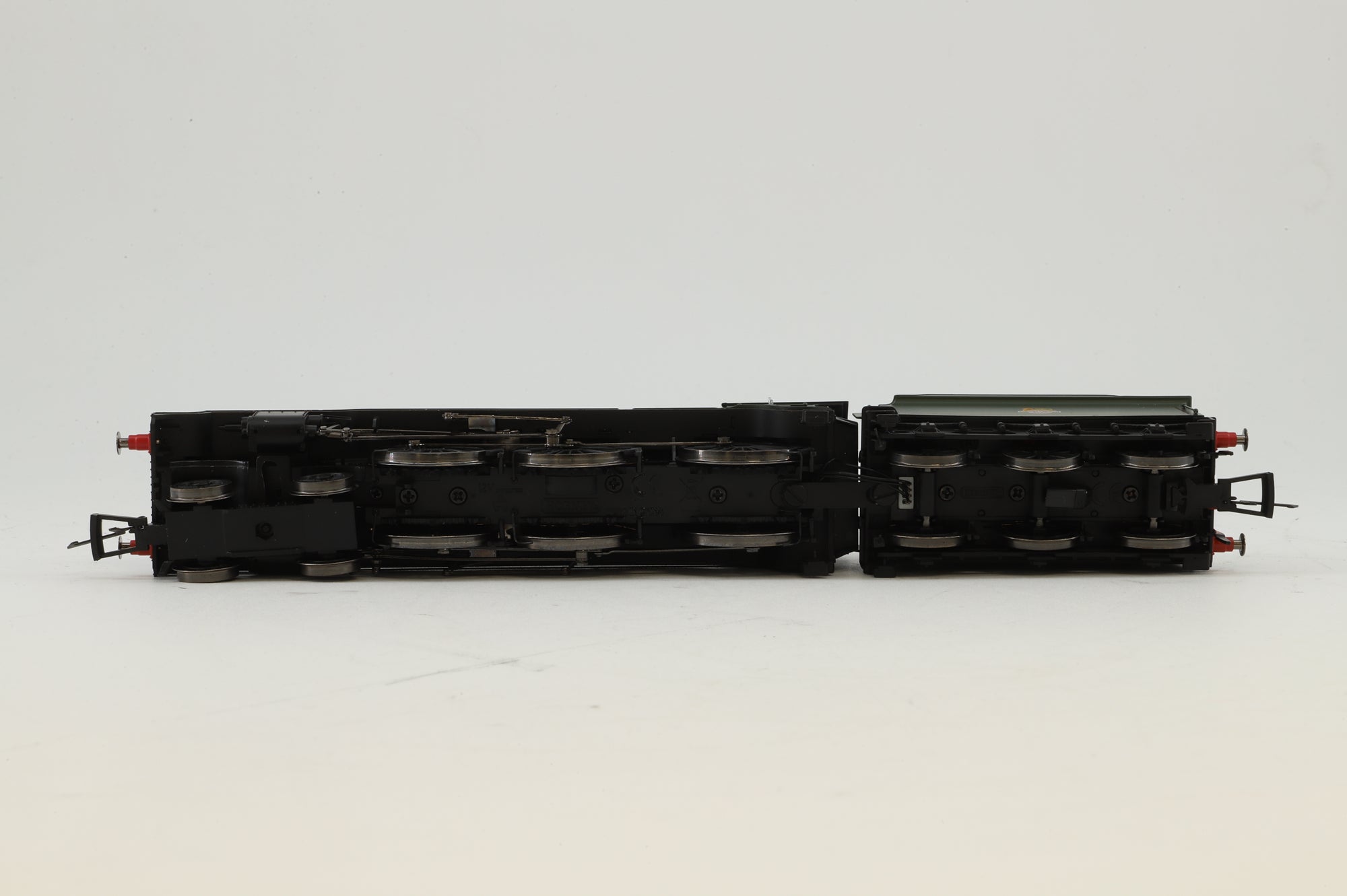 Hornby OO R2921 Class B17/1 '61637' 'Thorpe Hall' BR Lined Green E/C