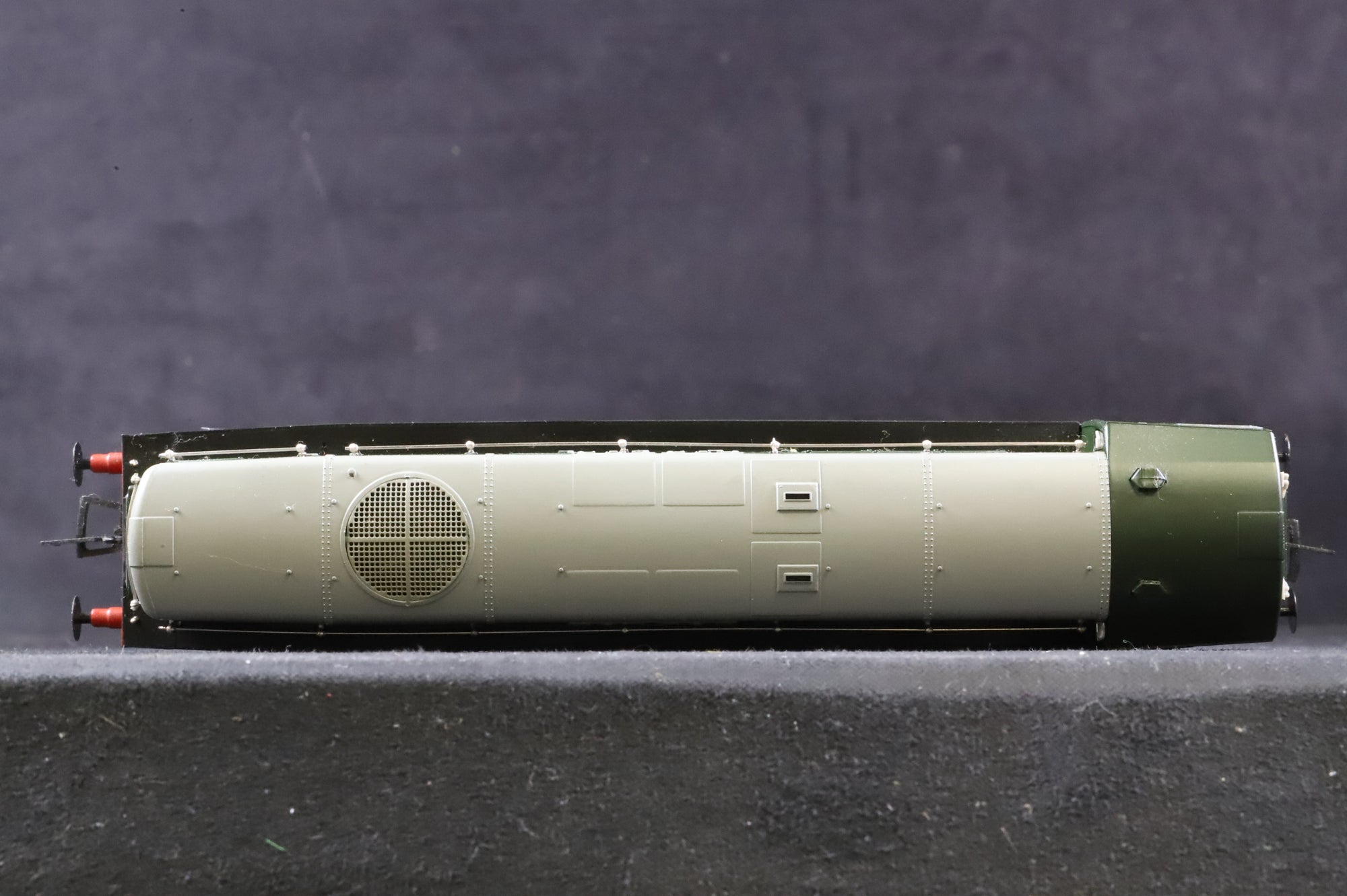 Bachmann OO 32-033DS Class 20 D8158 in BR Green w/ Box Head Code & SYP - DCC Sound