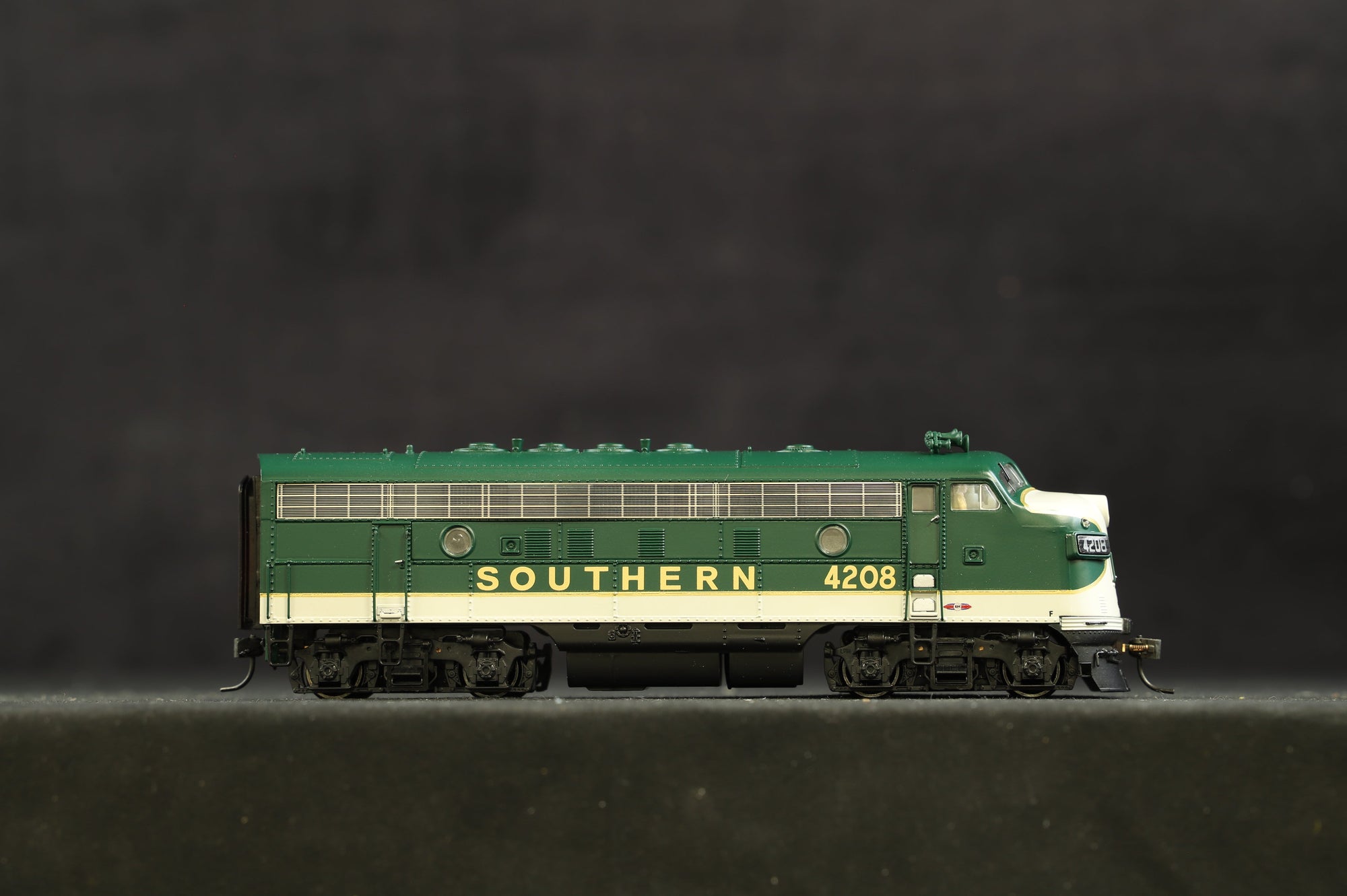 Broadway Limited Imports HO EMD F7 423A & 423B SRR Southern, DCC Sound