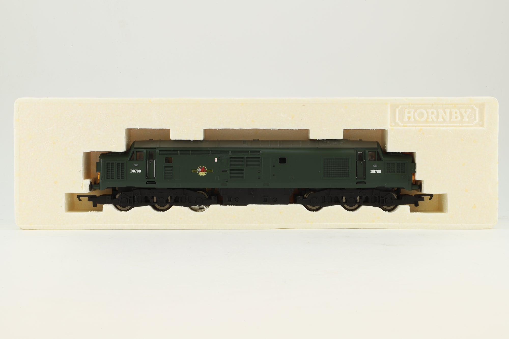 Hornby OO R2471A Class 37 'D6700' BR Green with Split Headcode