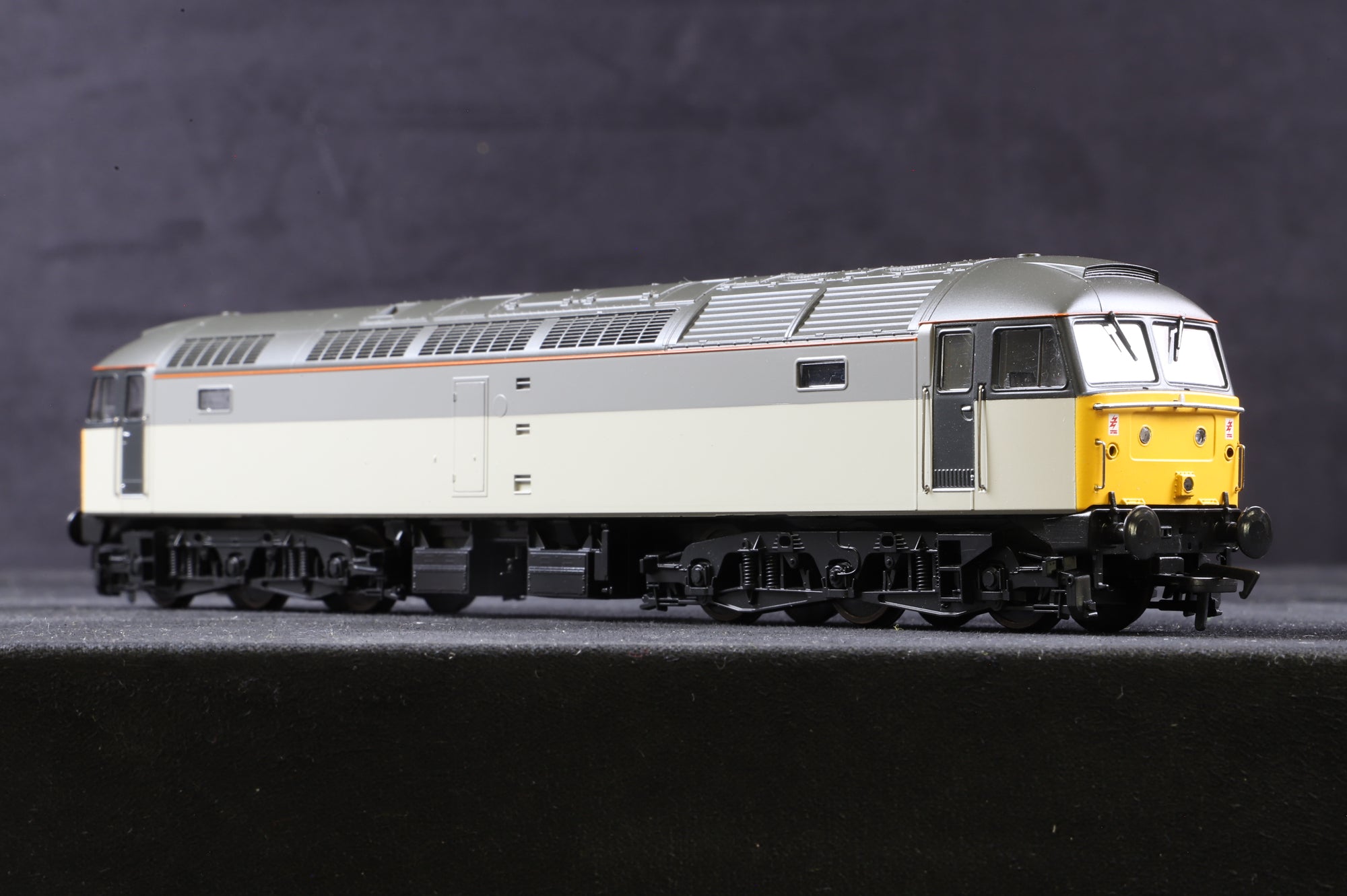 Heljan OO 47431 Class 47 in Two Tone Railfreight Grey - Unbranded & Unnumbered