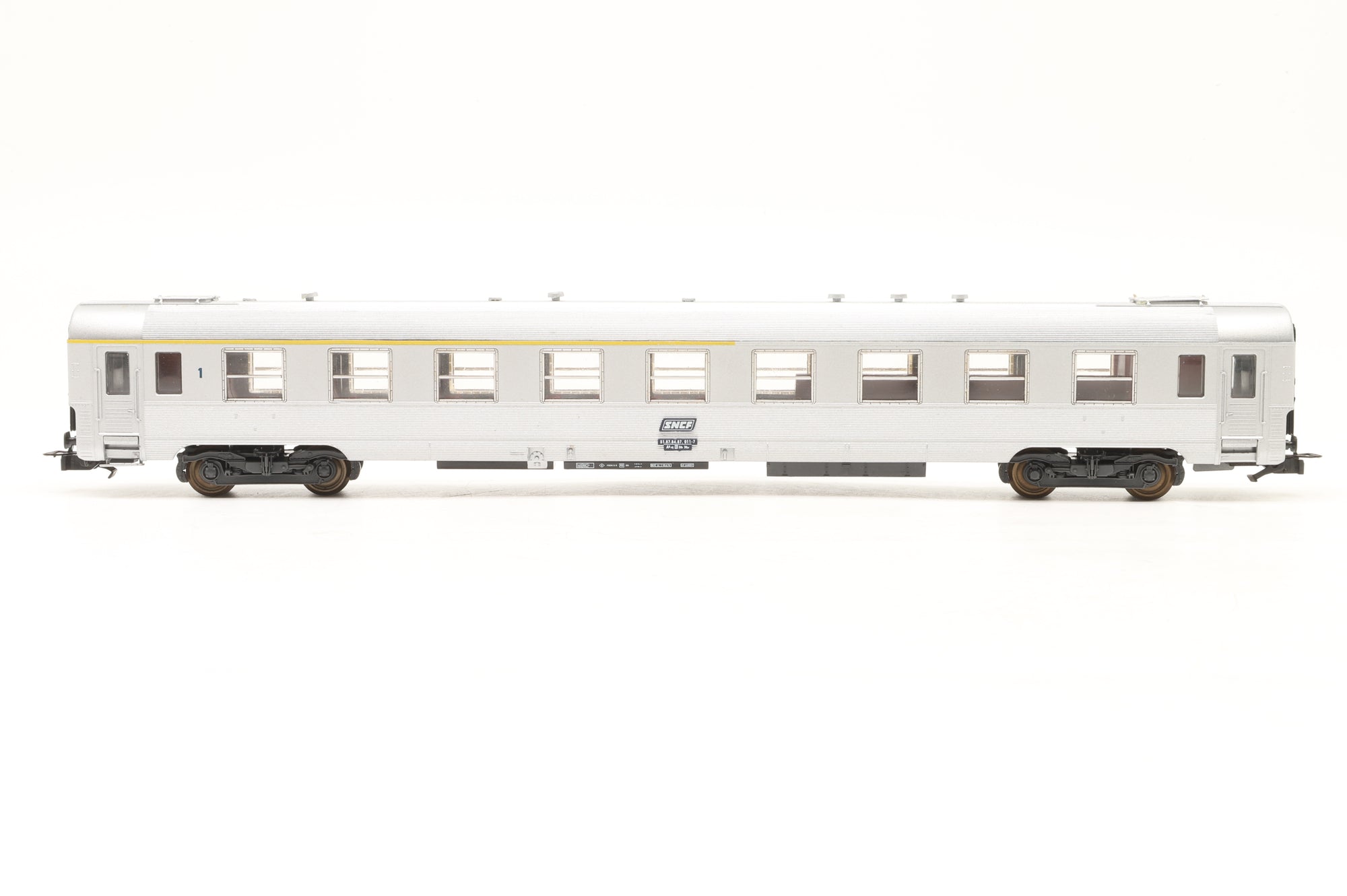 Rivarossi HO 3586/85/83 Rake of 3x SNCF DEV Inox Coaches