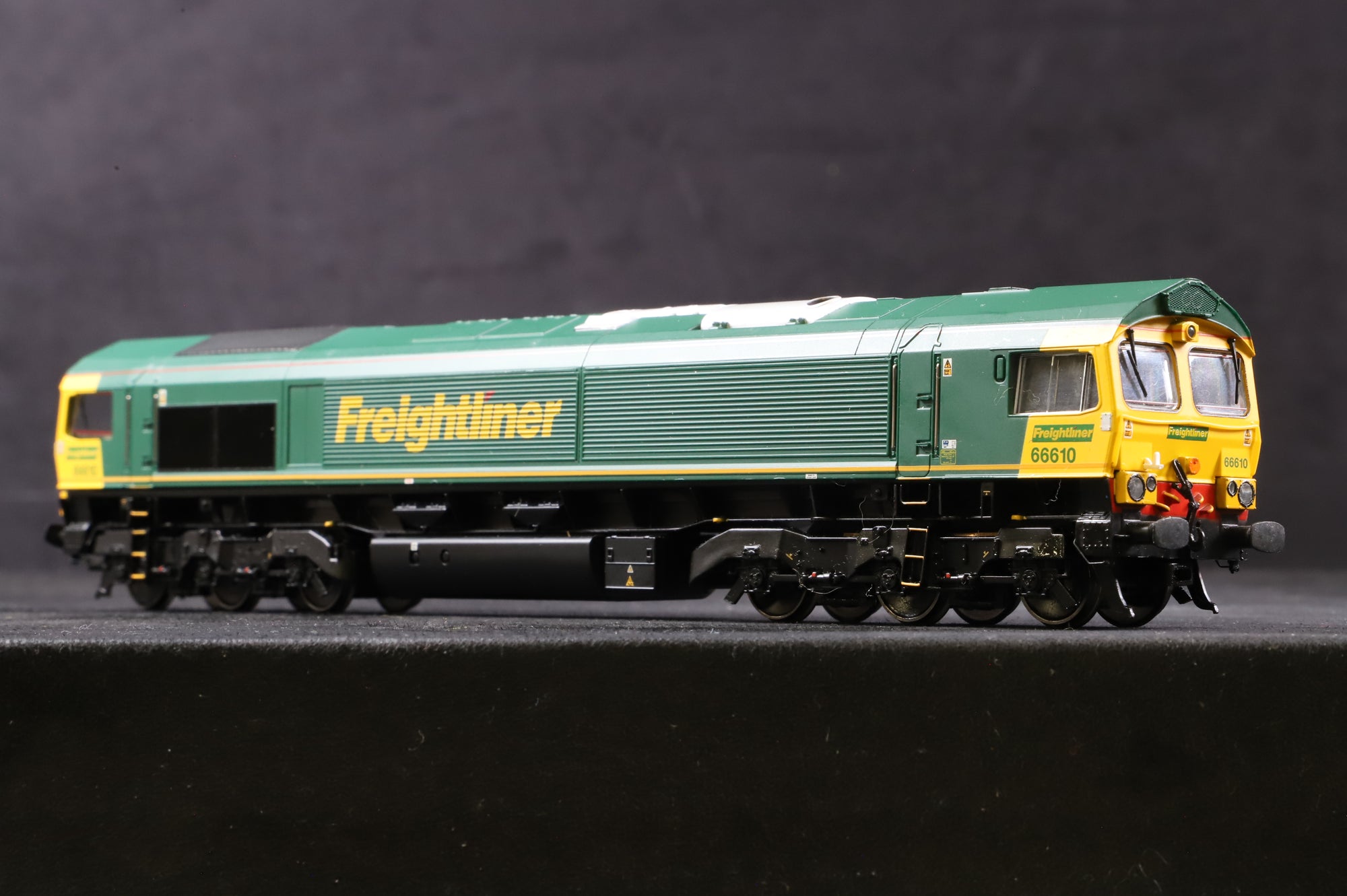 Bachmann OO 32-726 Class 66 Diesel '66610' Freightliner, DCC Sound