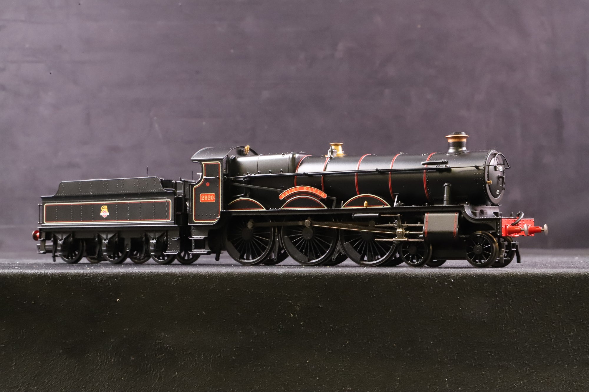 Hornby OO R30403 Saint Class '2920' 'Saint David' BR Black E/C