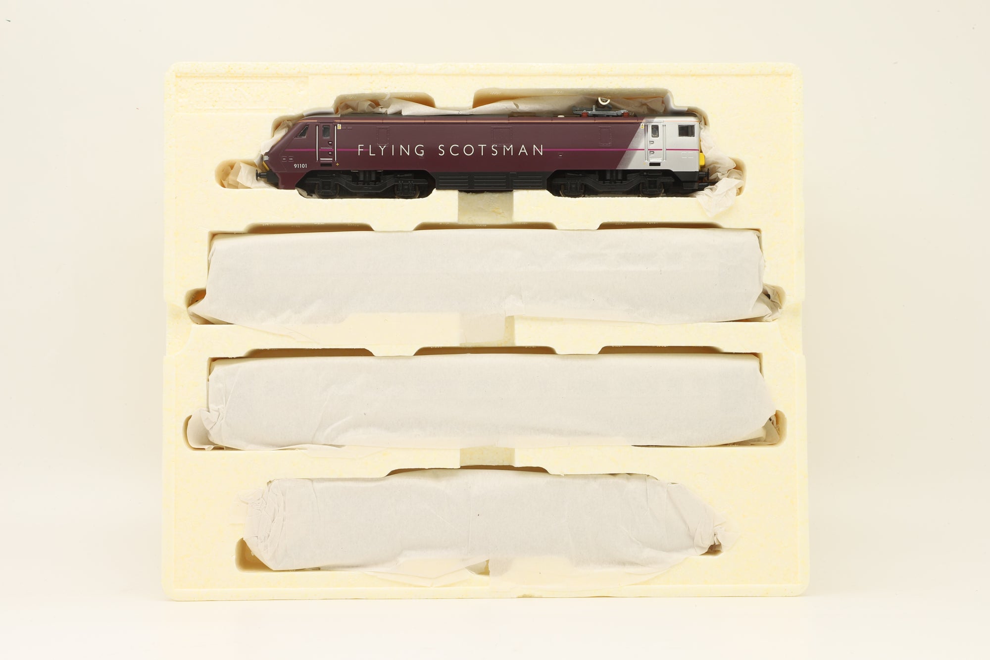 Hornby OO R3133 East Coast Flying Scotsman Train Pack