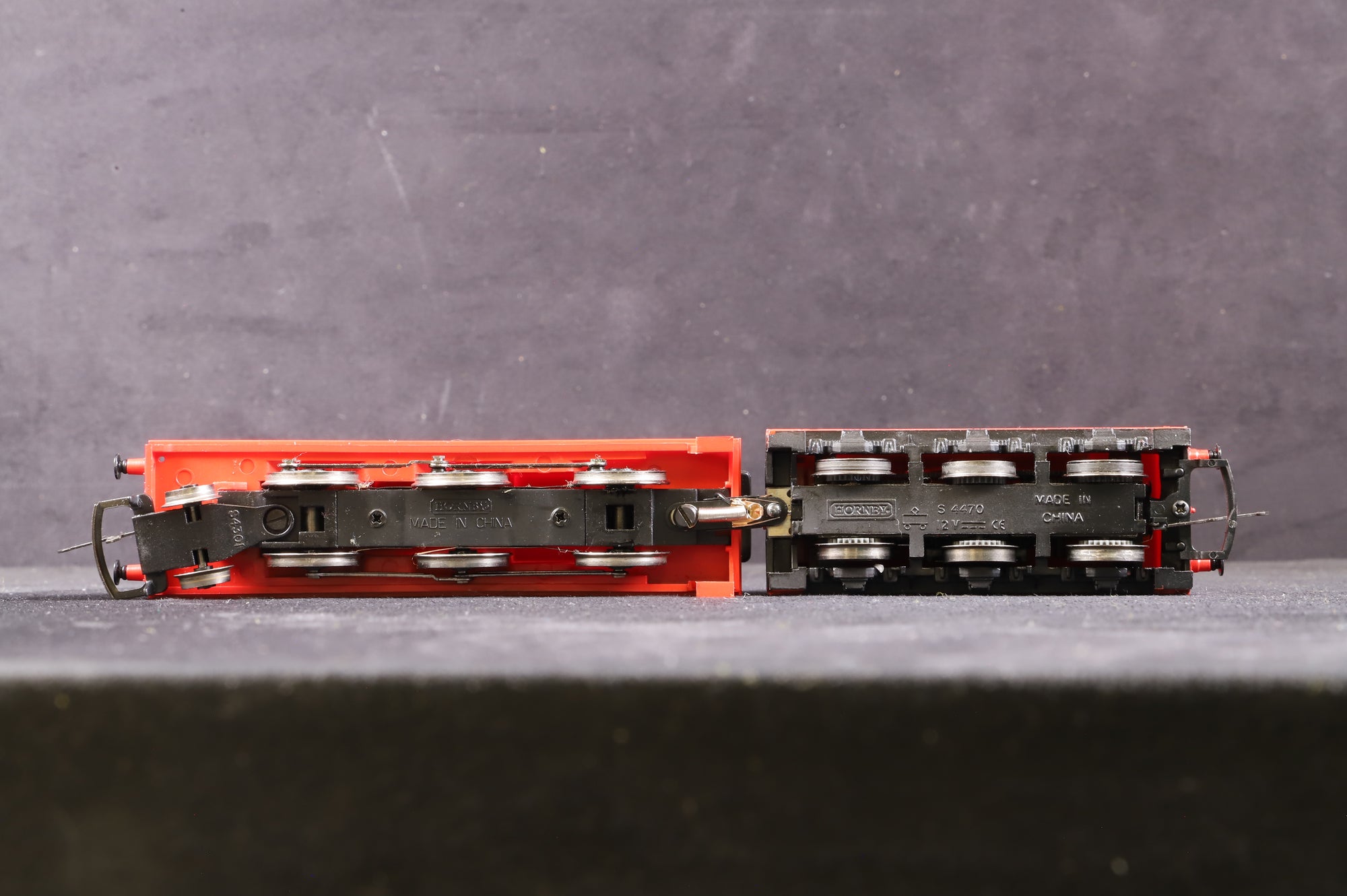 Hornby OO R852 Thomas & Friends 'James' '5' Steam Locomotive