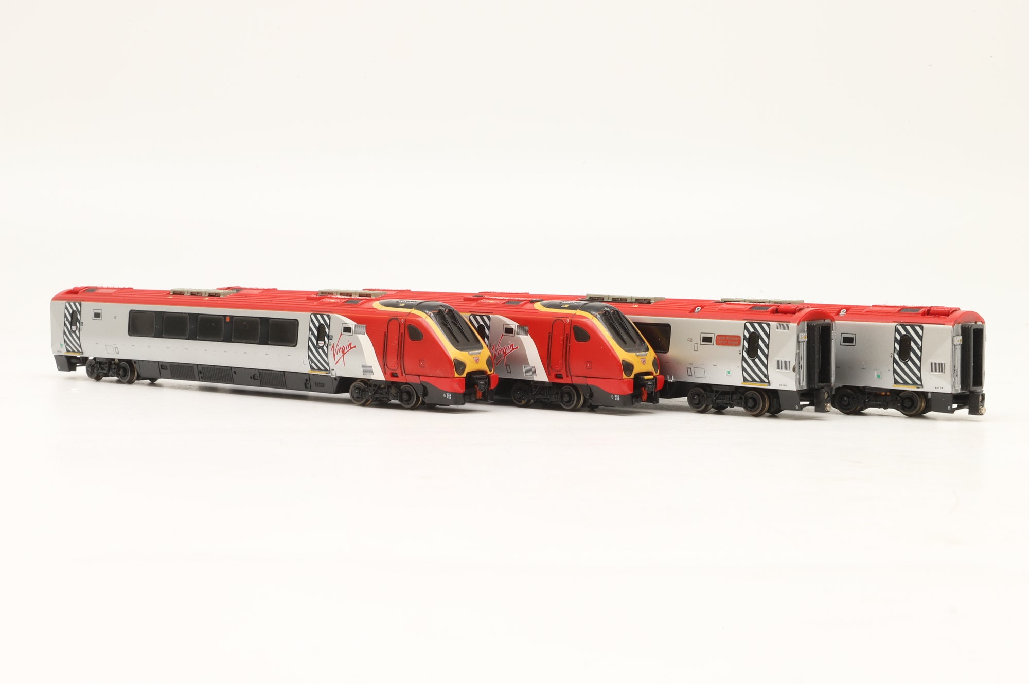 Dapol N Class 220 Voyager 4-Car Unit 'Cornish Voyager' in Virgin Trains Livery