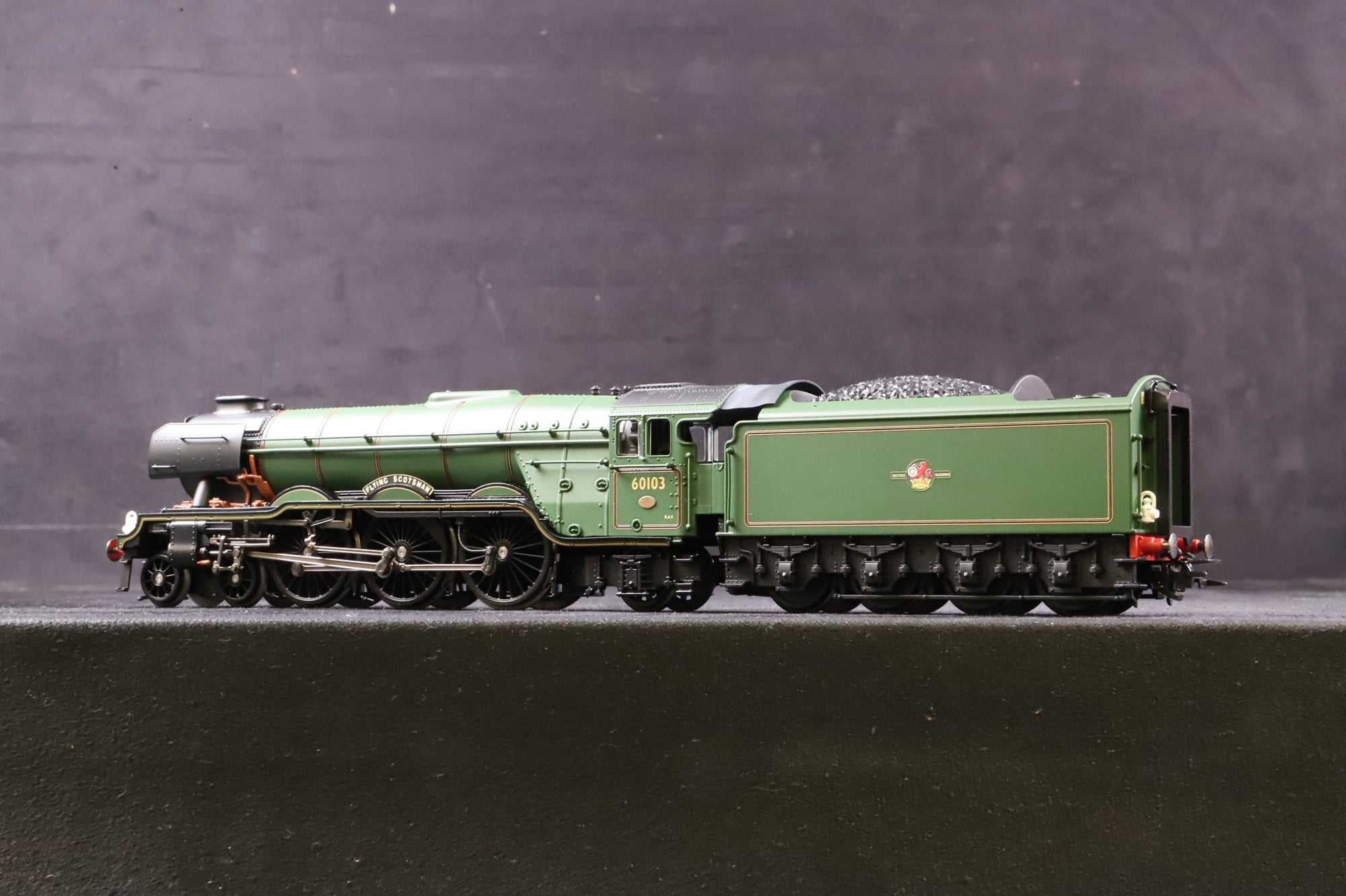 Trix HO 22886 Class A3 '60103' 'Flying Scotsman' BR Green L/C MFX Sound