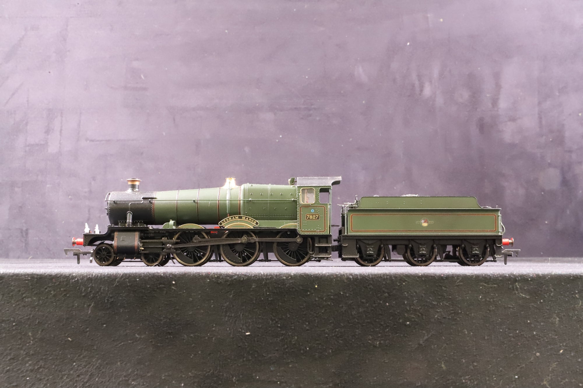 Dapol OO 4S-001-007S Manor Class '7827' 'Lydham Manor' BR Lined Green L/C Wethered DCC Sound