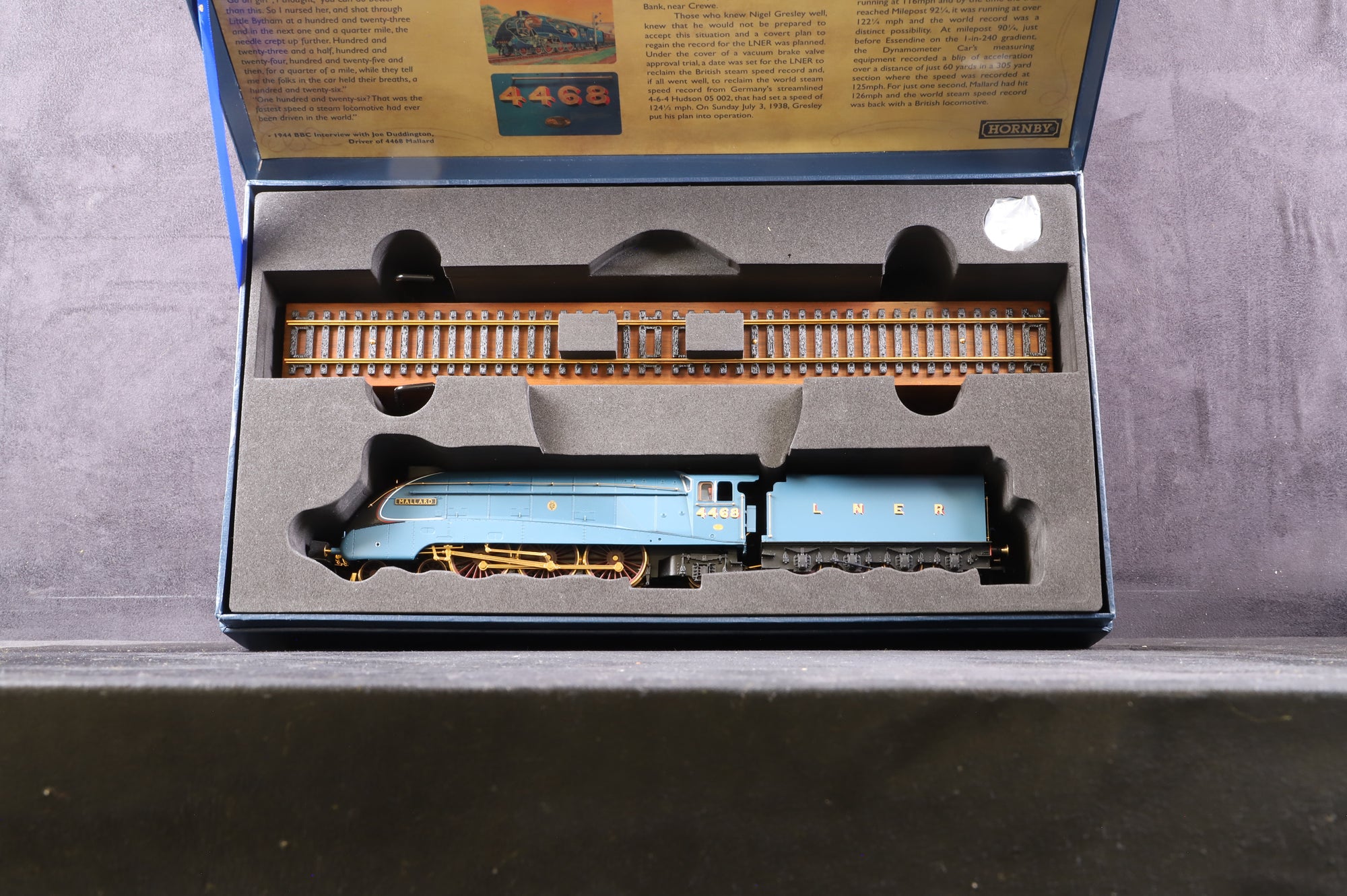 Hornby OO R3612 LNER Class A4 '4468' 'Mallard' WSR 80th Anniversary Pack Gold Plated