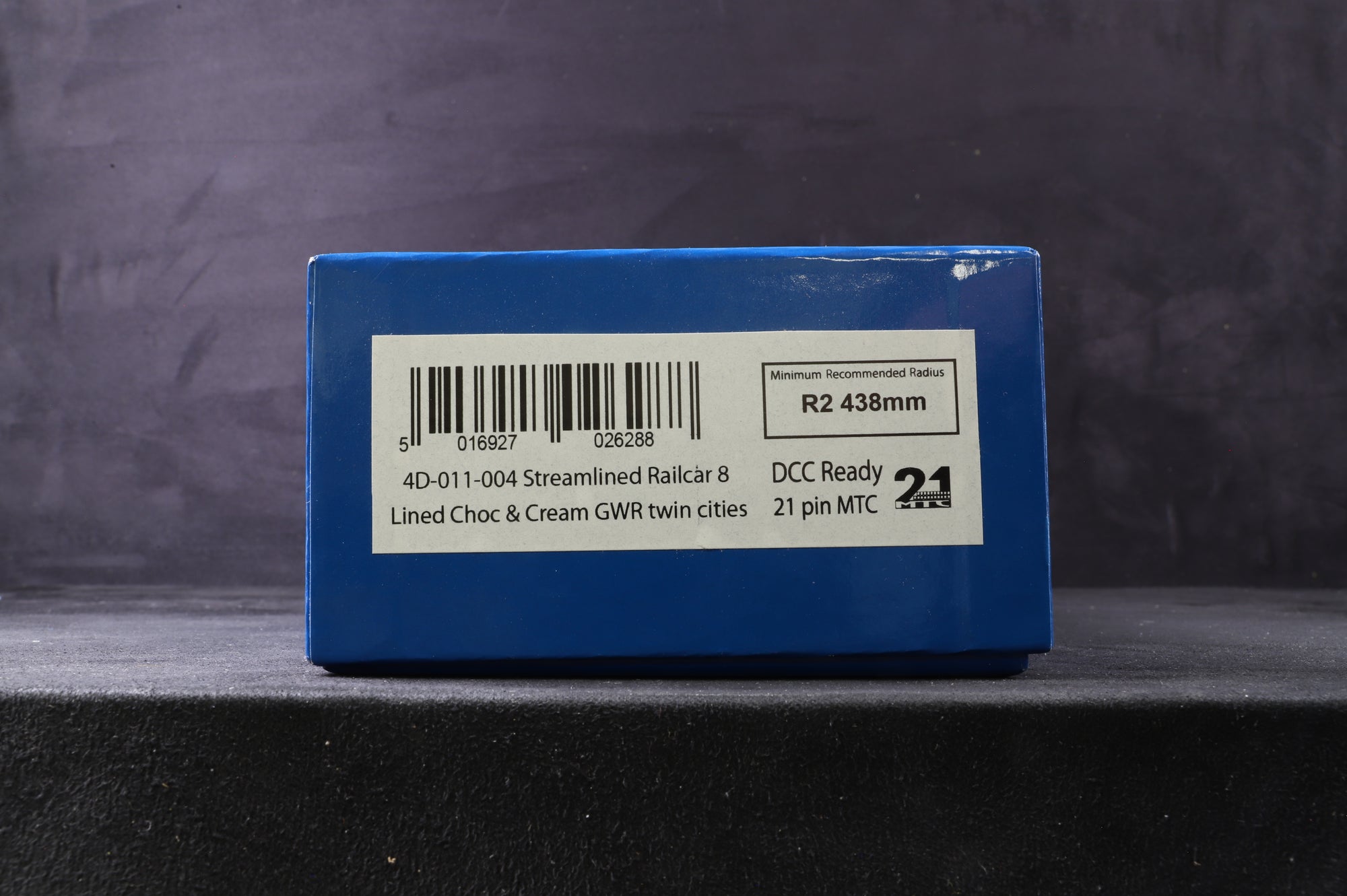 Dapol OO 4D-011-004 Streamlined Railcar 8 Lined Choc & Cream GWR Twin Cities