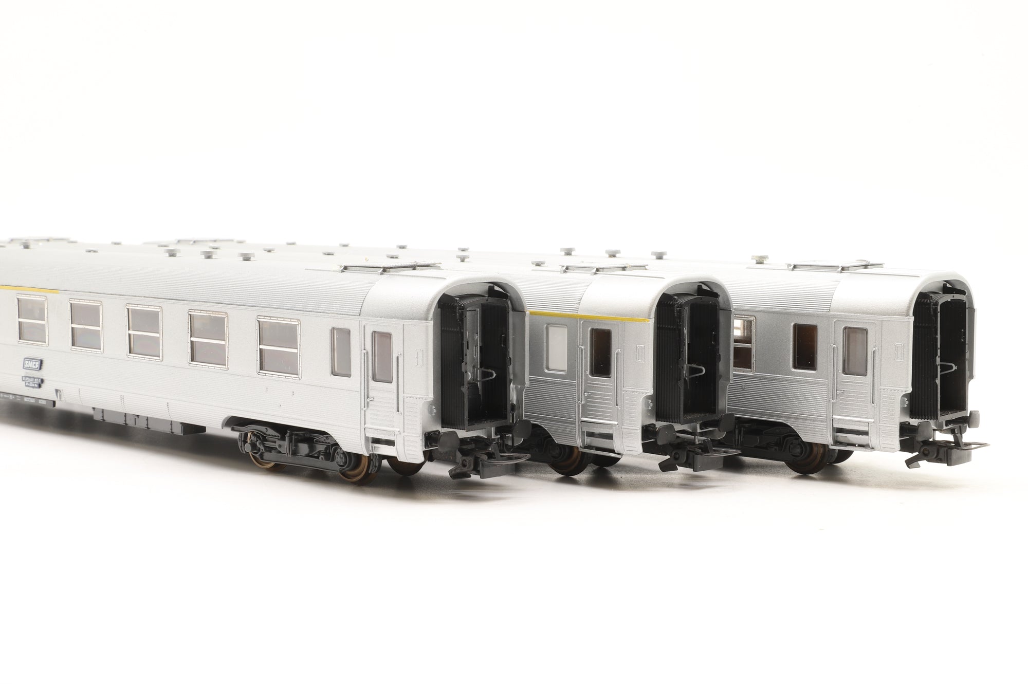 Rivarossi HO 3586/85/83 Rake of 3x SNCF DEV Inox Coaches