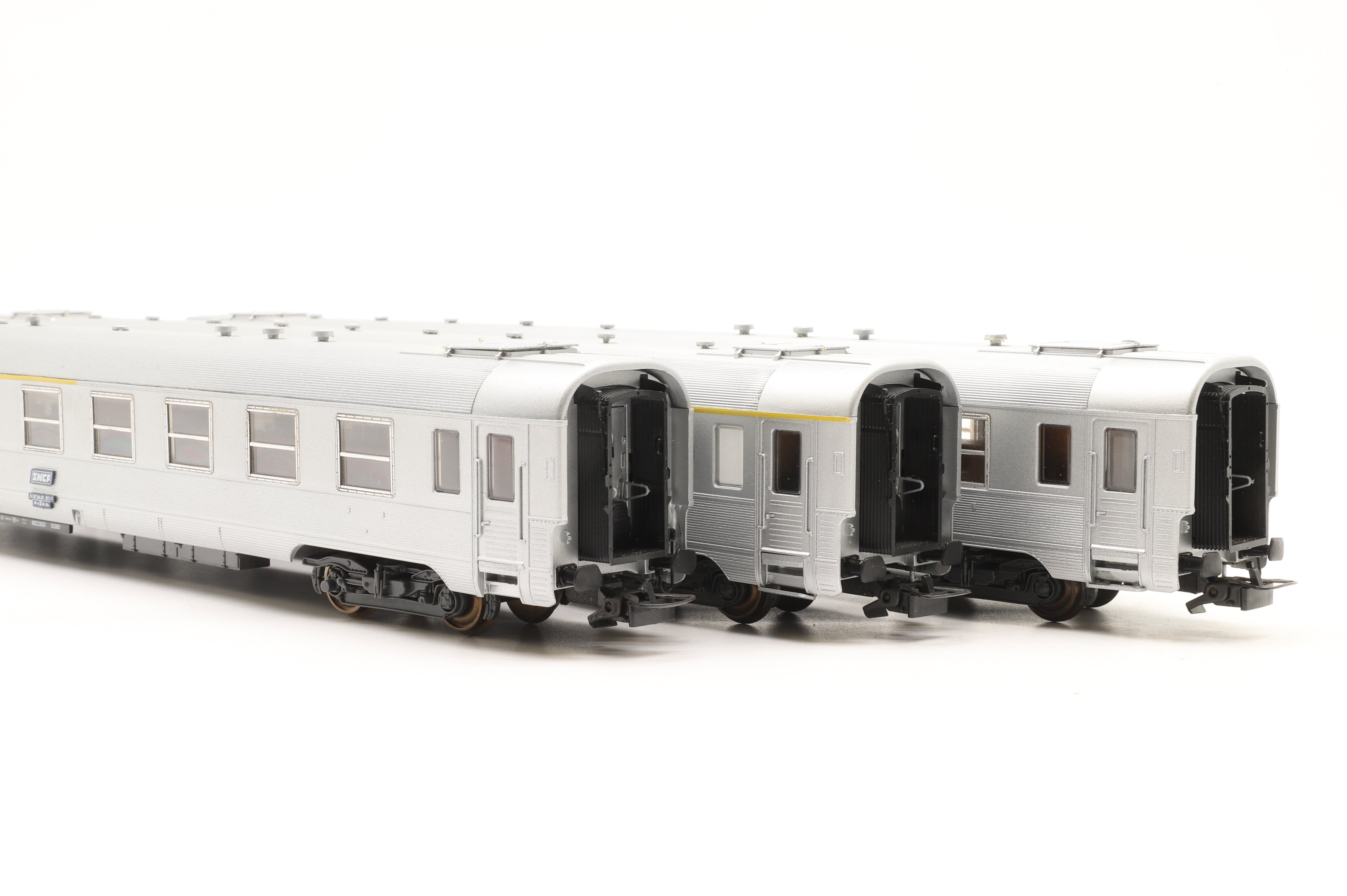 Rivarossi HO 3586/85/83 Rake of 3x SNCF DEV Inox Coaches - Clark