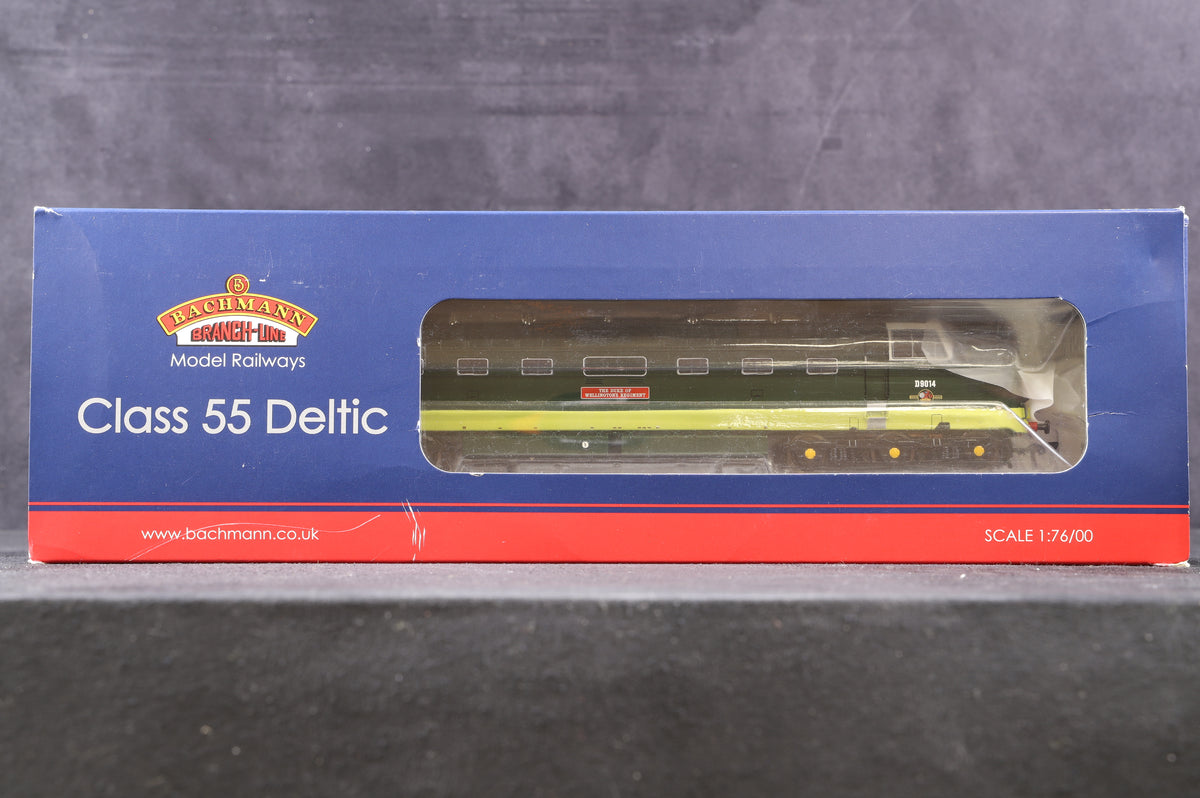 Bachmann OO 32-529A Class 55 &#39;D9014&#39; &#39;The Duke of Wellington&#39;s Regiment&#39; Two Tone Green