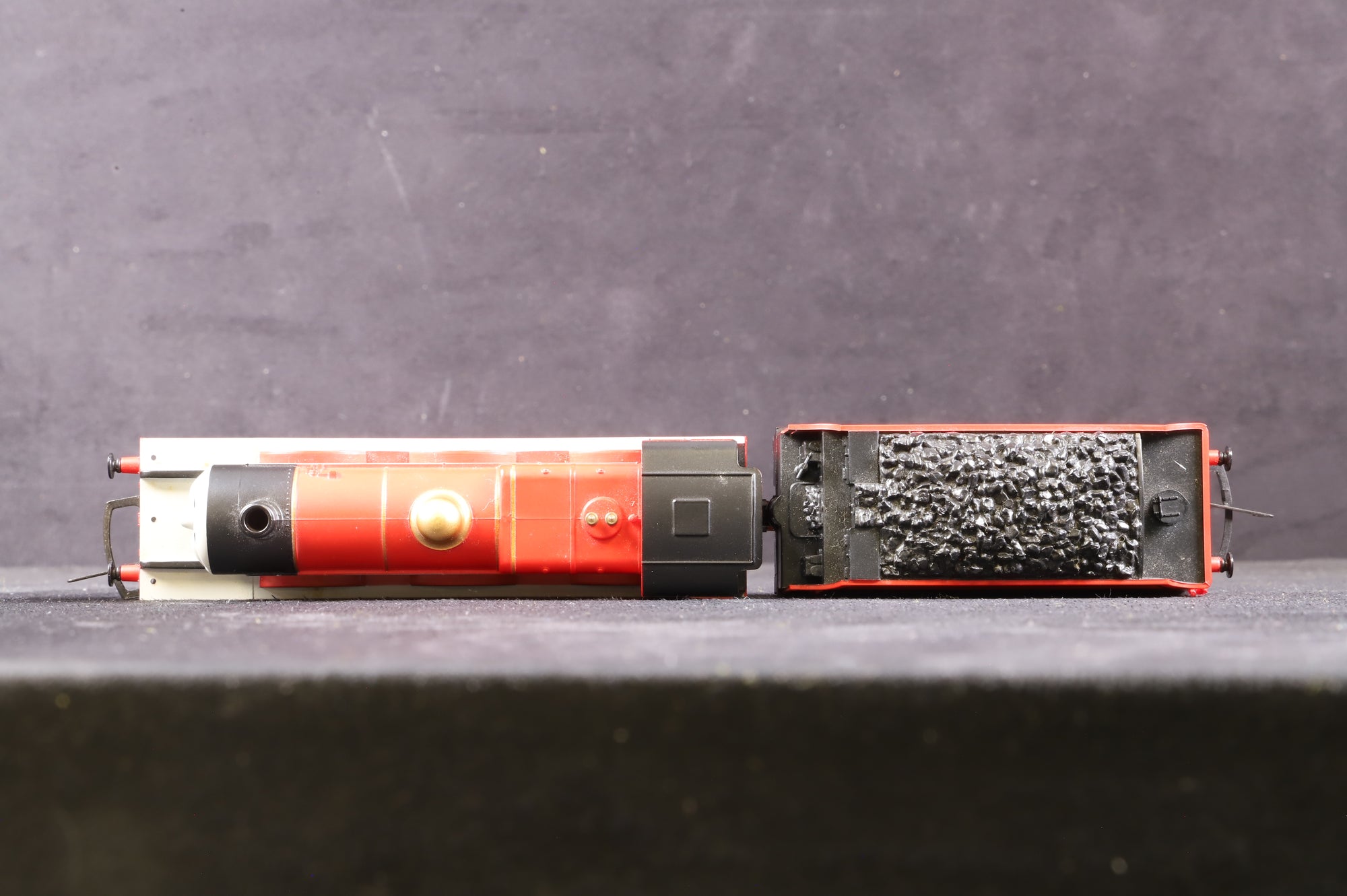 Hornby OO R852 Thomas & Friends 'James' '5' Steam Locomotive