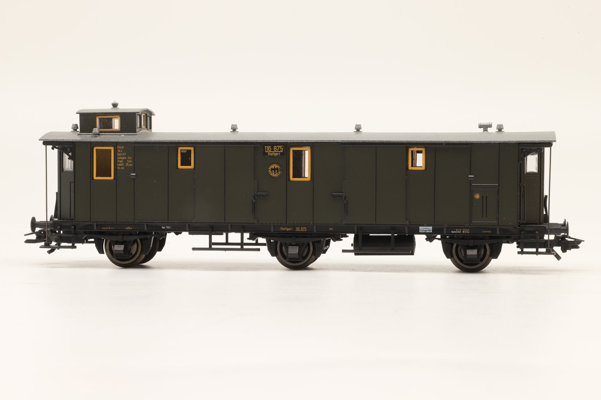 Roco HO Pair of DR Wagons Post Wagon & Baggage Car