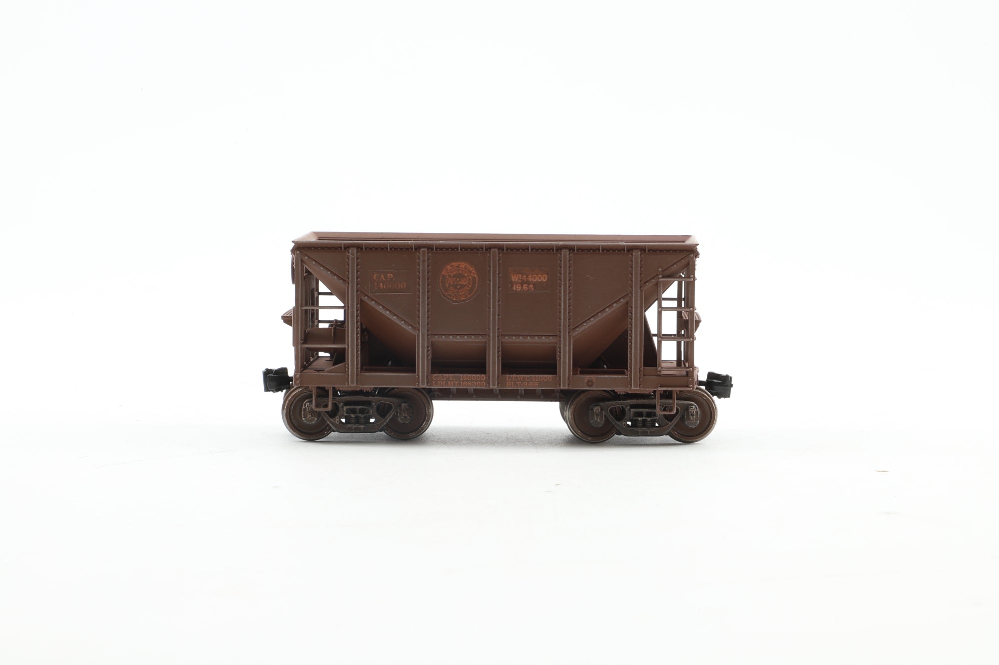 Walthers HO 932-40506 12-Pack of Michigan Ore Cars in DMIR Brown - Pro-Customised/Weathered