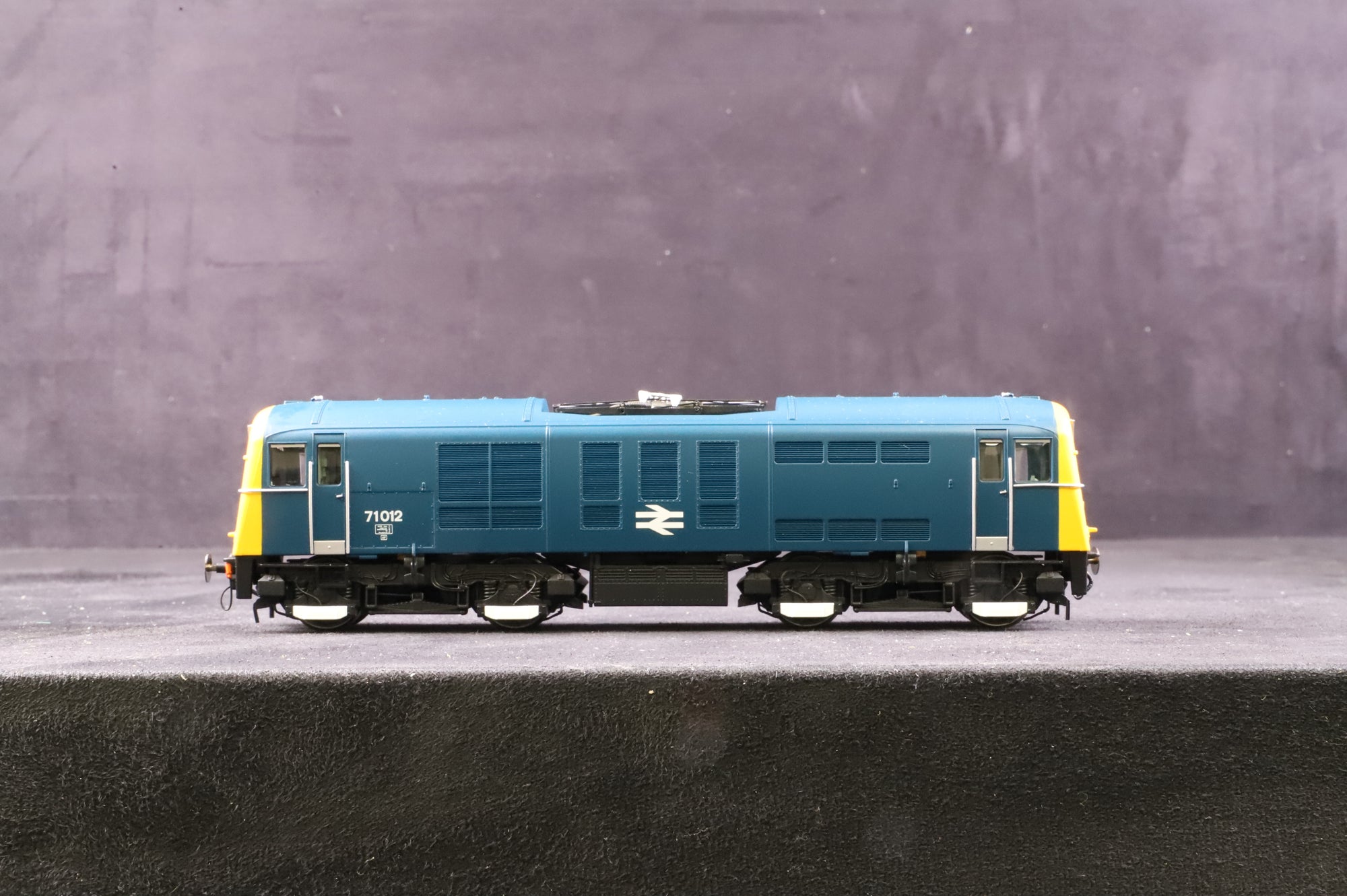 Hornby OO R3374 Class 71 '71012' BR Blue