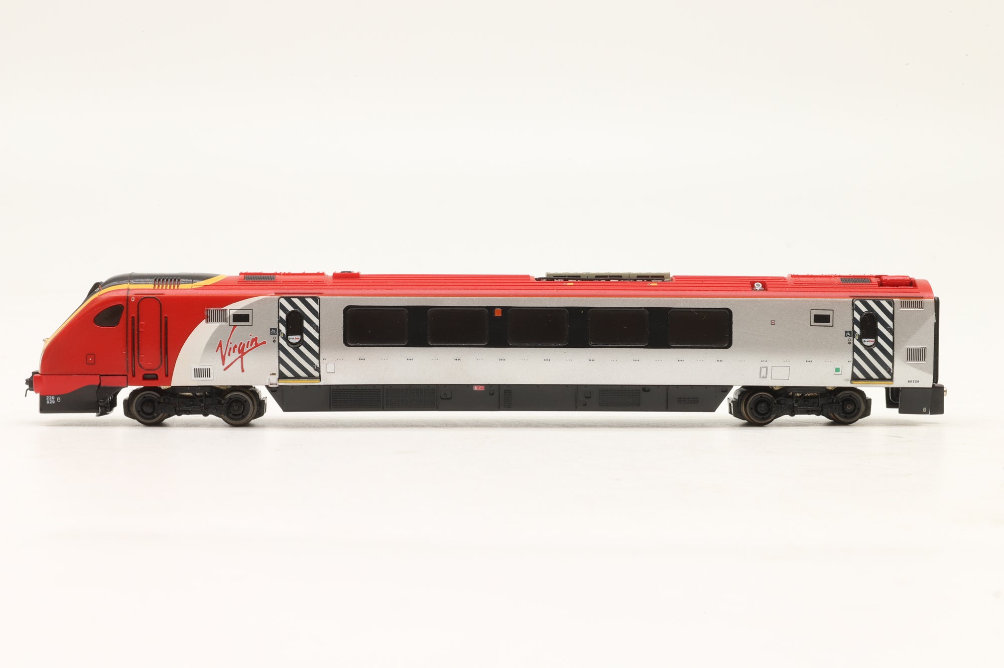 Dapol N Class 220 Voyager 4-Car Unit 'Cornish Voyager' in Virgin Trains Livery