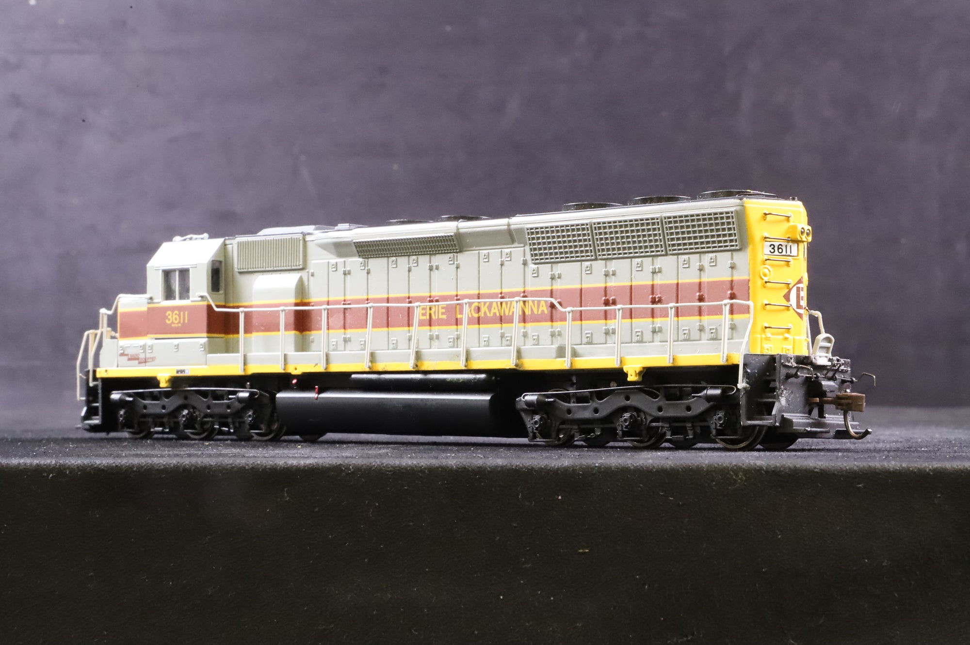 Spectrum/Bachmann HO 11622 EMD SD45 No.3611 in Erie Lackawanna Livery