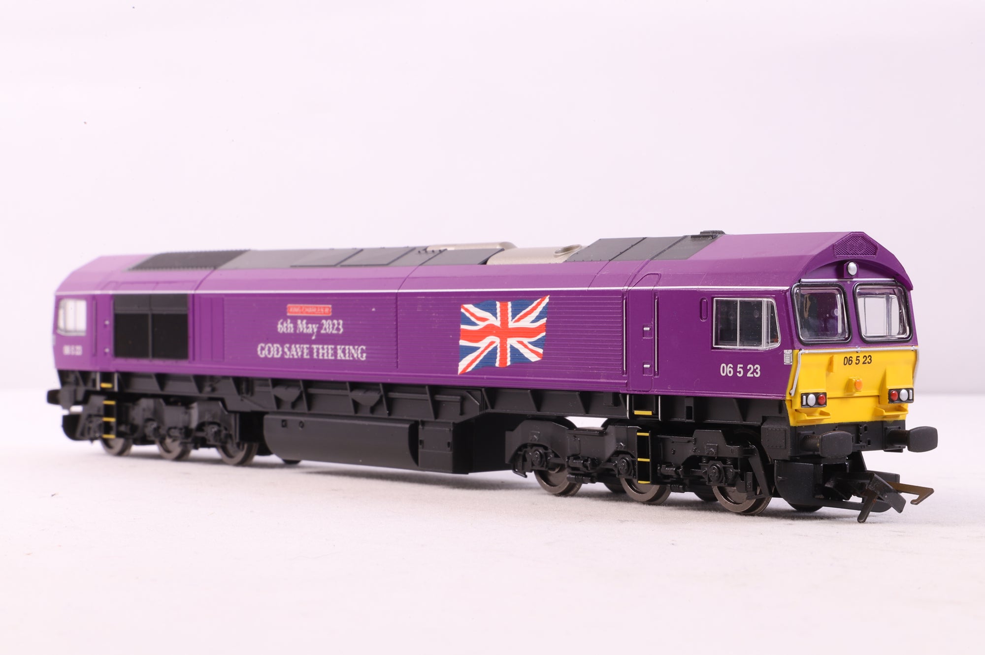 Hornby OO R30238TXS Class 66 '06523' 'King Charles III' DCC Sound