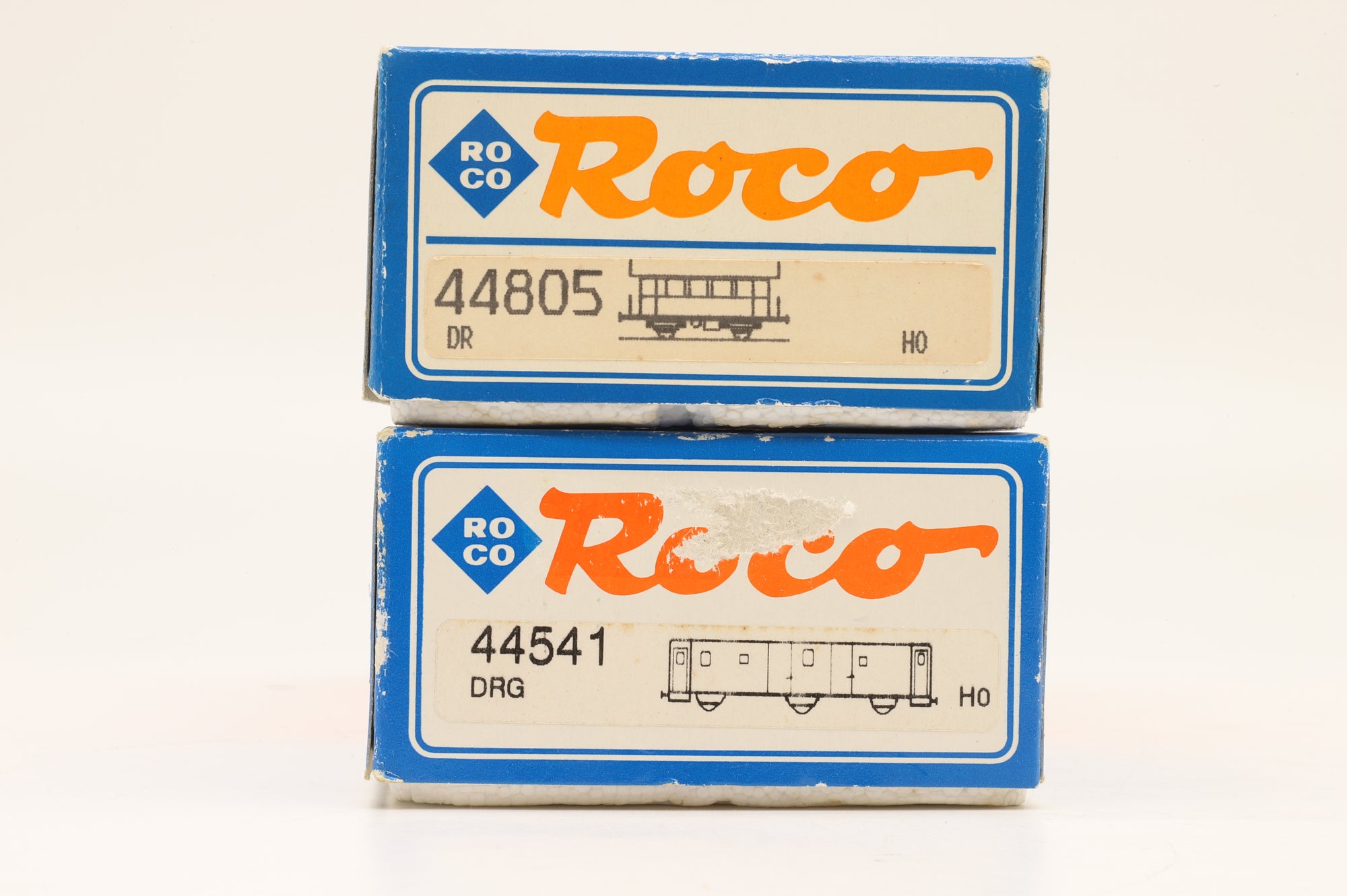 Roco HO Pair of DR Wagons Post Wagon & Baggage Car