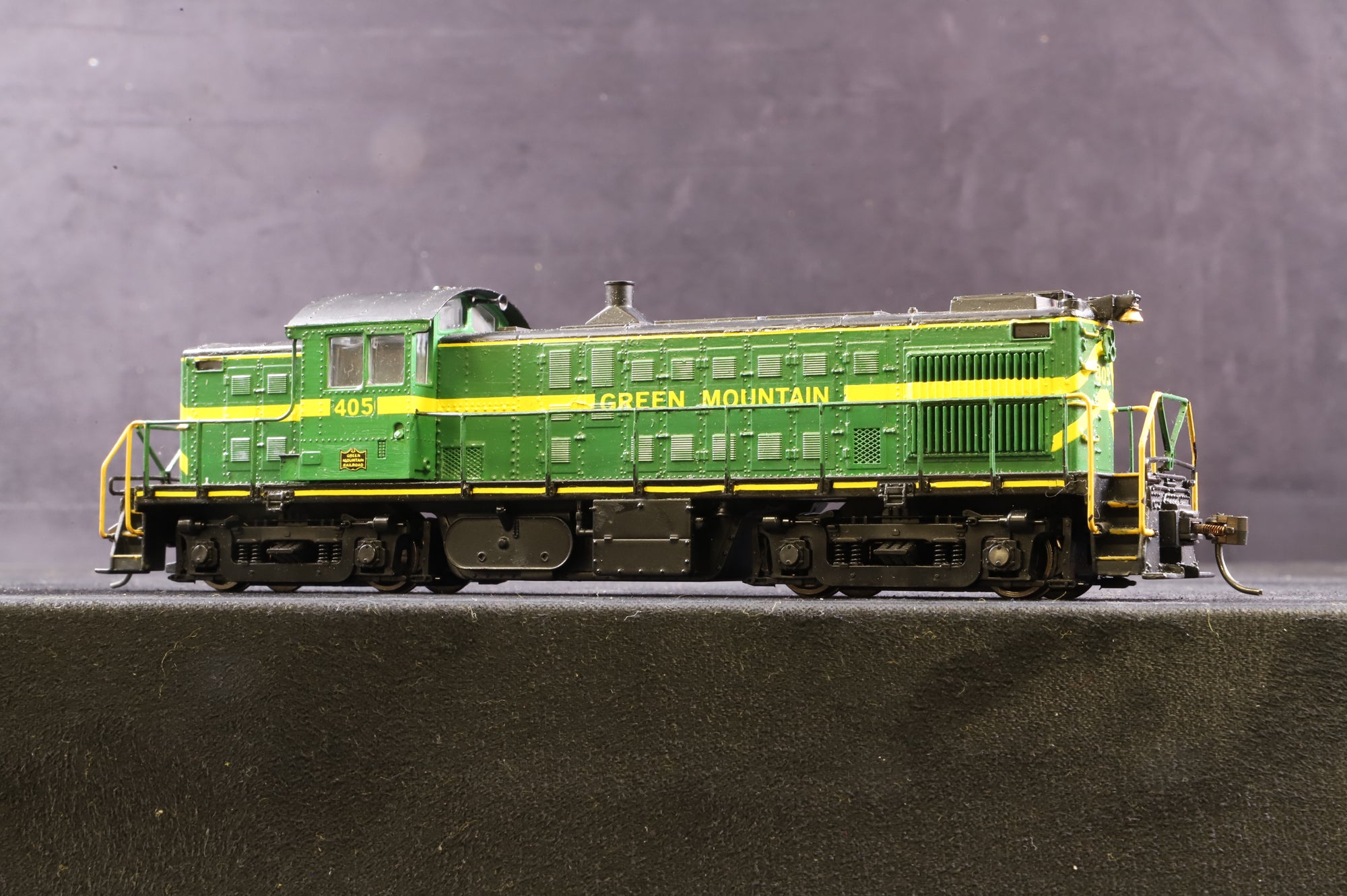Atlas HO 8851 Diesel Locomotive '405' Green Mountain Repainted