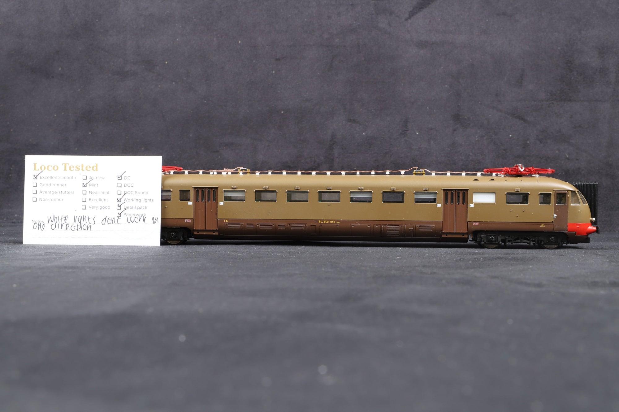 ViTrains HO 1074 Ale 840 045 + Le 840 030 costruzione OM-CGE delle FS