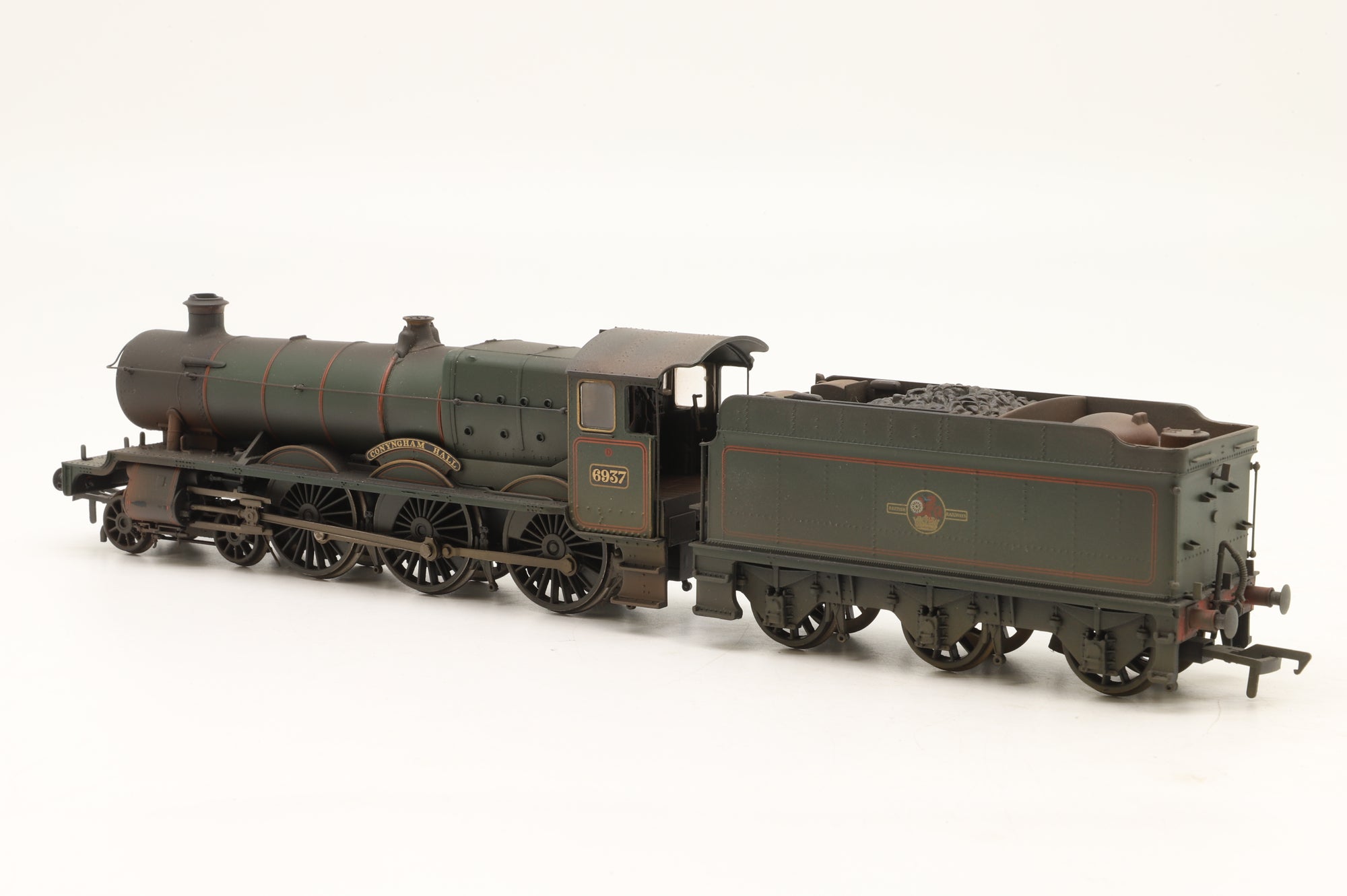 Bachmann OO 32-001 Hall Class '6937' 'Conyngham Hall' BR Green L/C Weathered