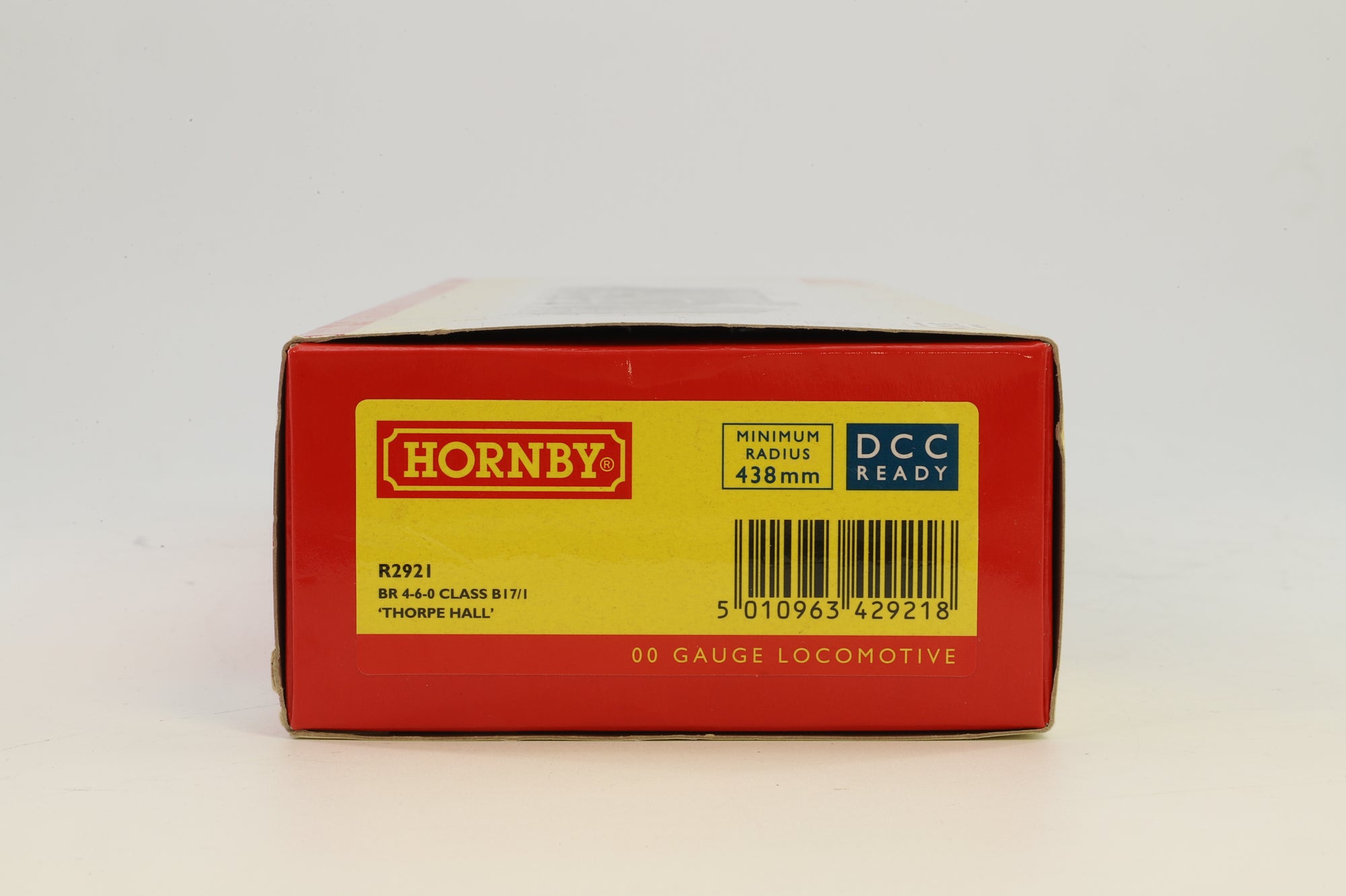 Hornby OO R2921 Class B17/1 '61637' 'Thorpe Hall' BR Lined Green E/C