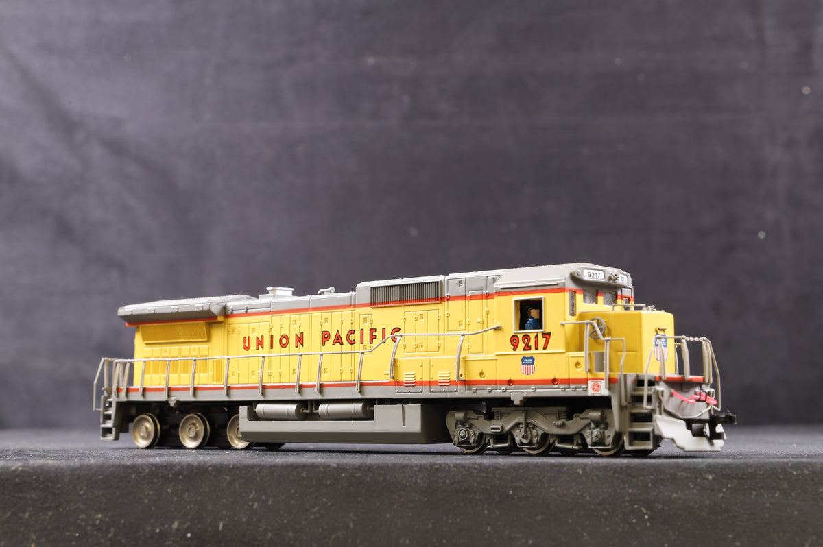 Spectrum HO 85004 Dash 8 40c Union Pacific &#39;9217&#39;