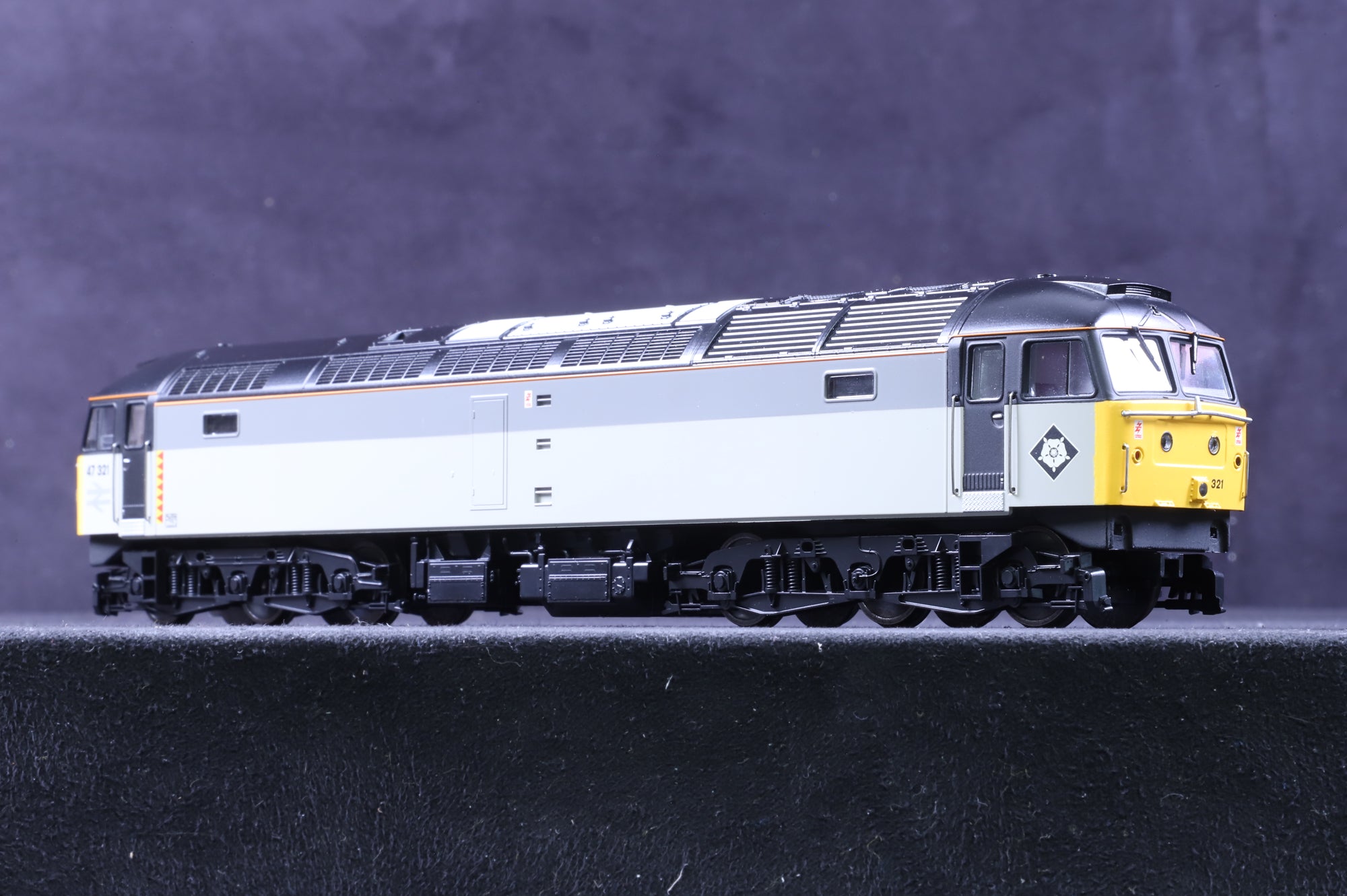 Heljan OO 4677 Class 47 47321 in Early Railfreight Distribution Livery
