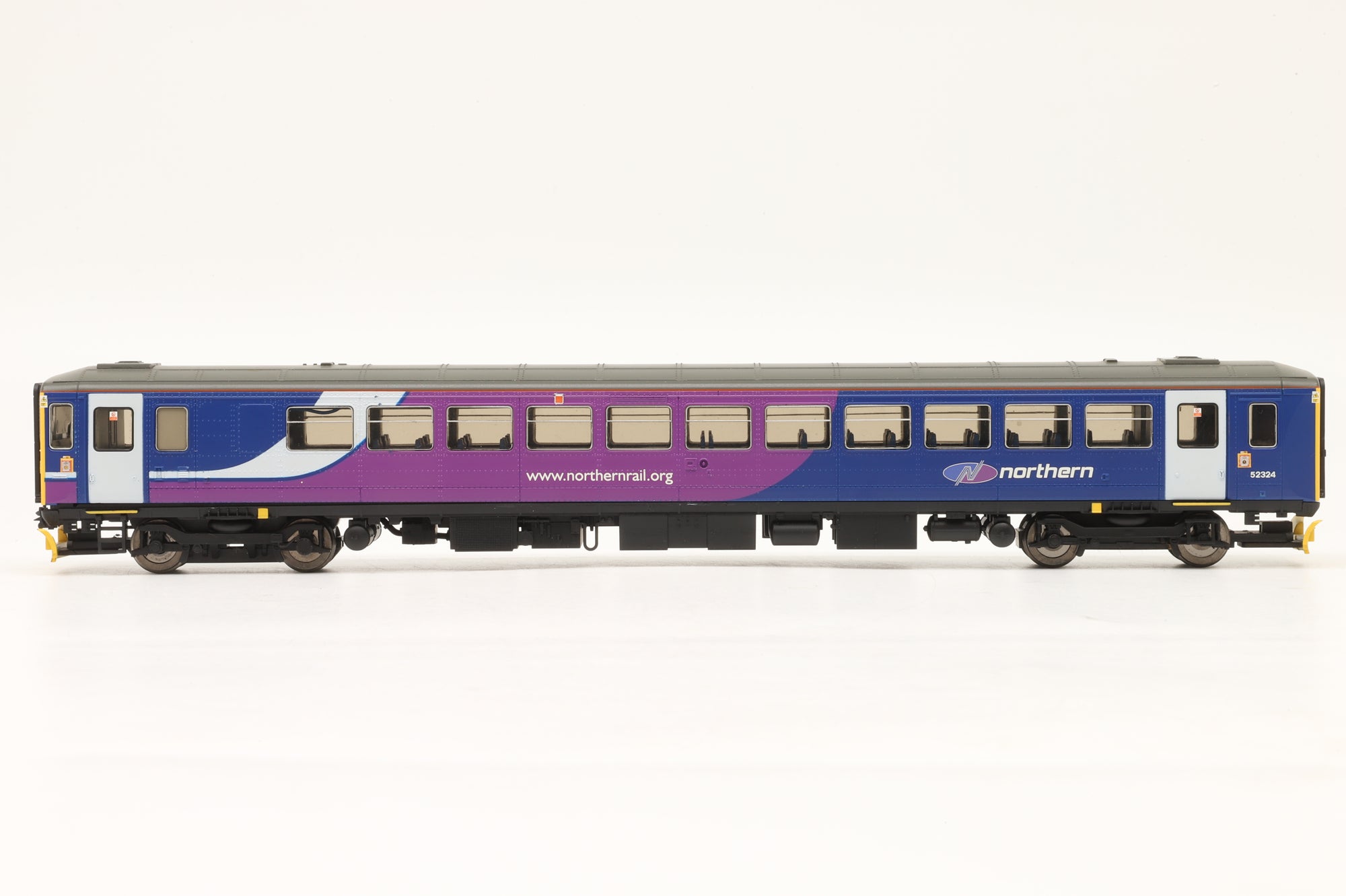 Hornby OO R2757 Class 153 153324/52324 in Northern Livery