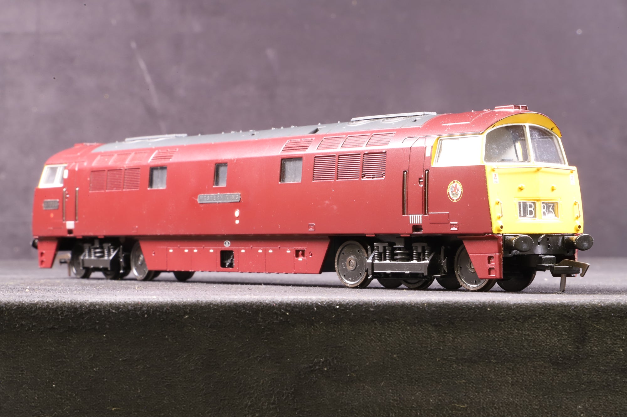 Heljan OO 5211 Class 52 D1039 'Courier' in BR Maroon