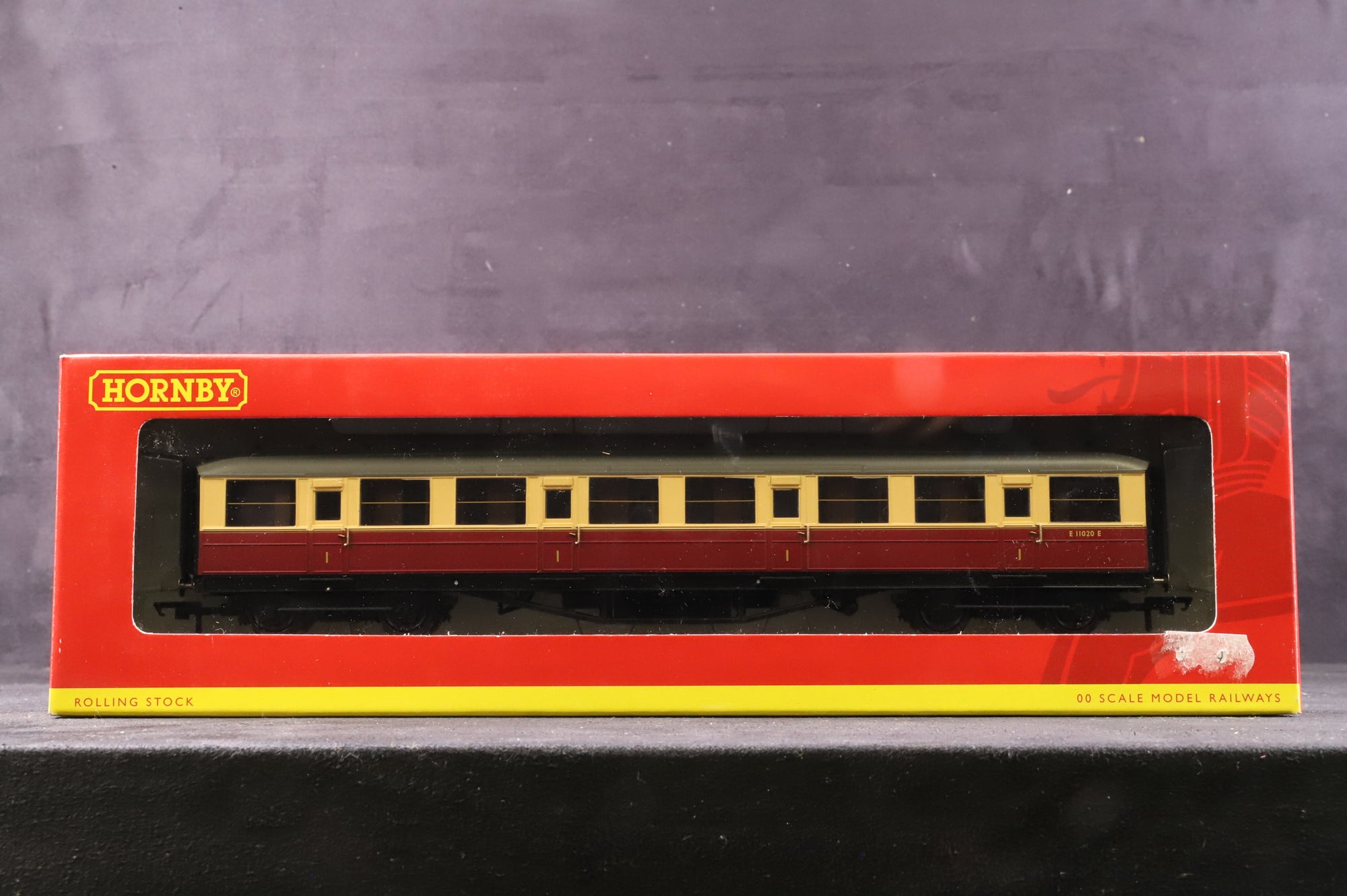Hornby OO Rake Of 5 Gresley BR Crimson & Cream Coaches Inc. R4179, 79A, 80, 80A & 81