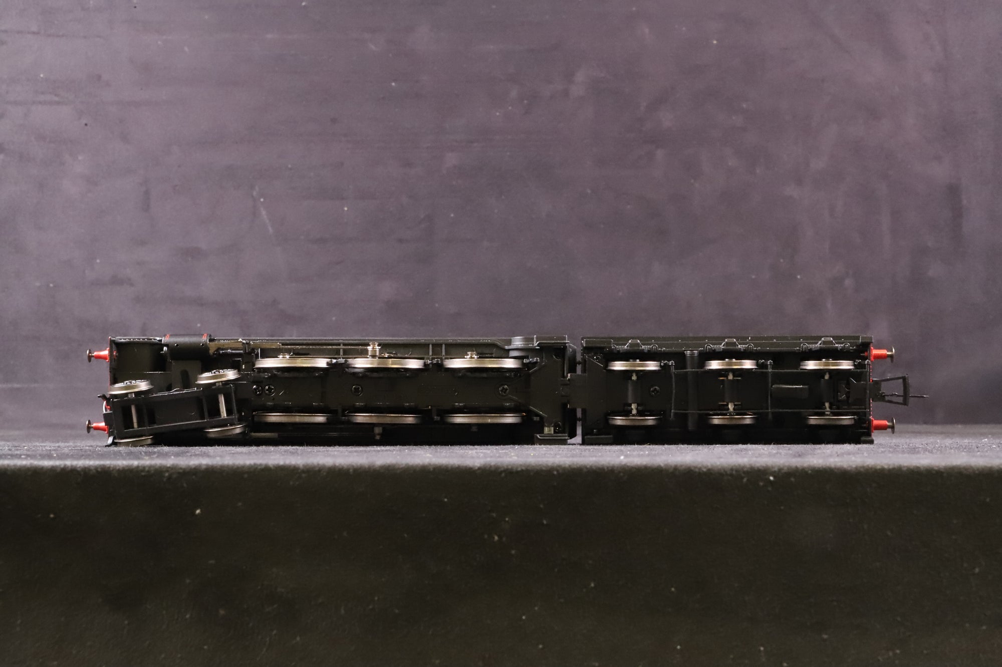 Hornby OO R30403 Saint Class '2920' 'Saint David' BR Black E/C