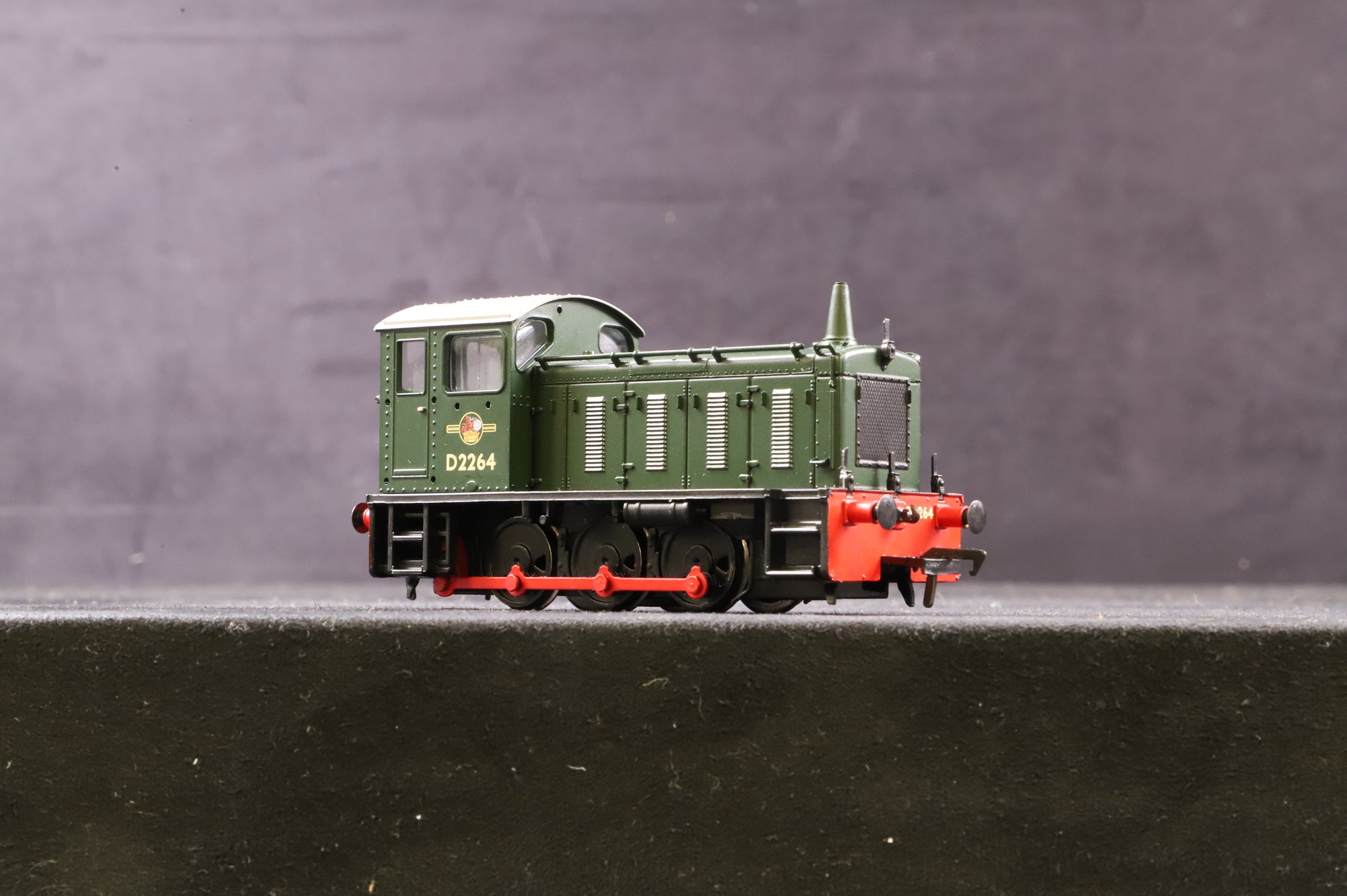 Bachmann OO 31-342 Class 04 D2264 in BR Green w/ Late Crests
