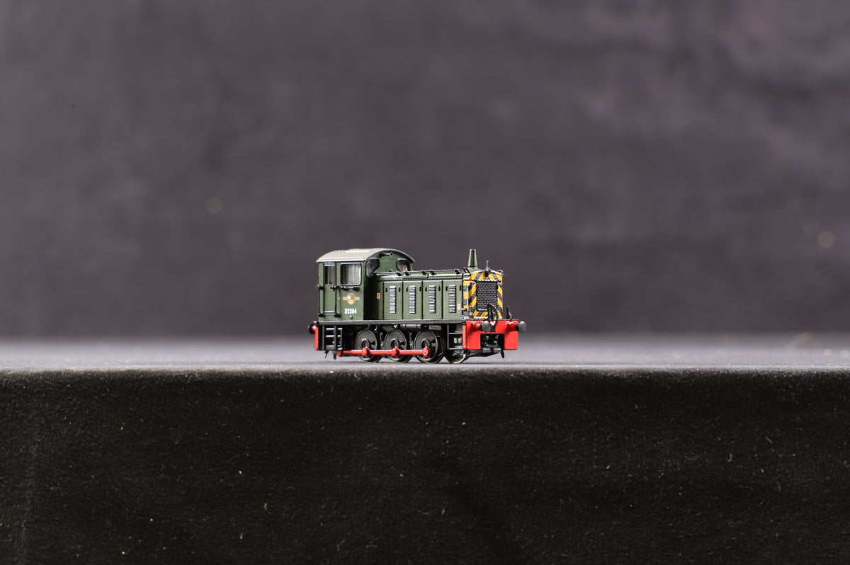 Graham Farish N 371-050 Class 04 Diesel Shunter &#39;D2246&#39; BR Green Wasp Stripes L/C