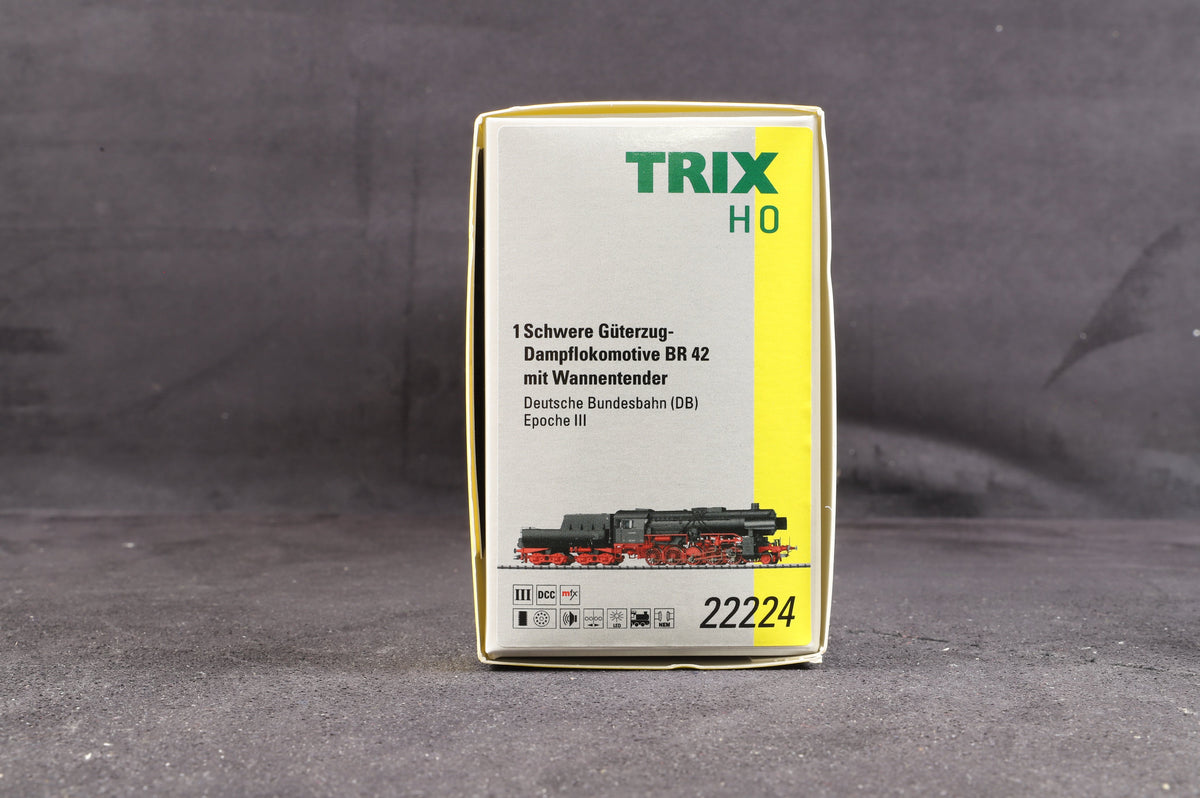 Trix HO 22224 DB BR42 Steam Locomotive III, DCC Sound
