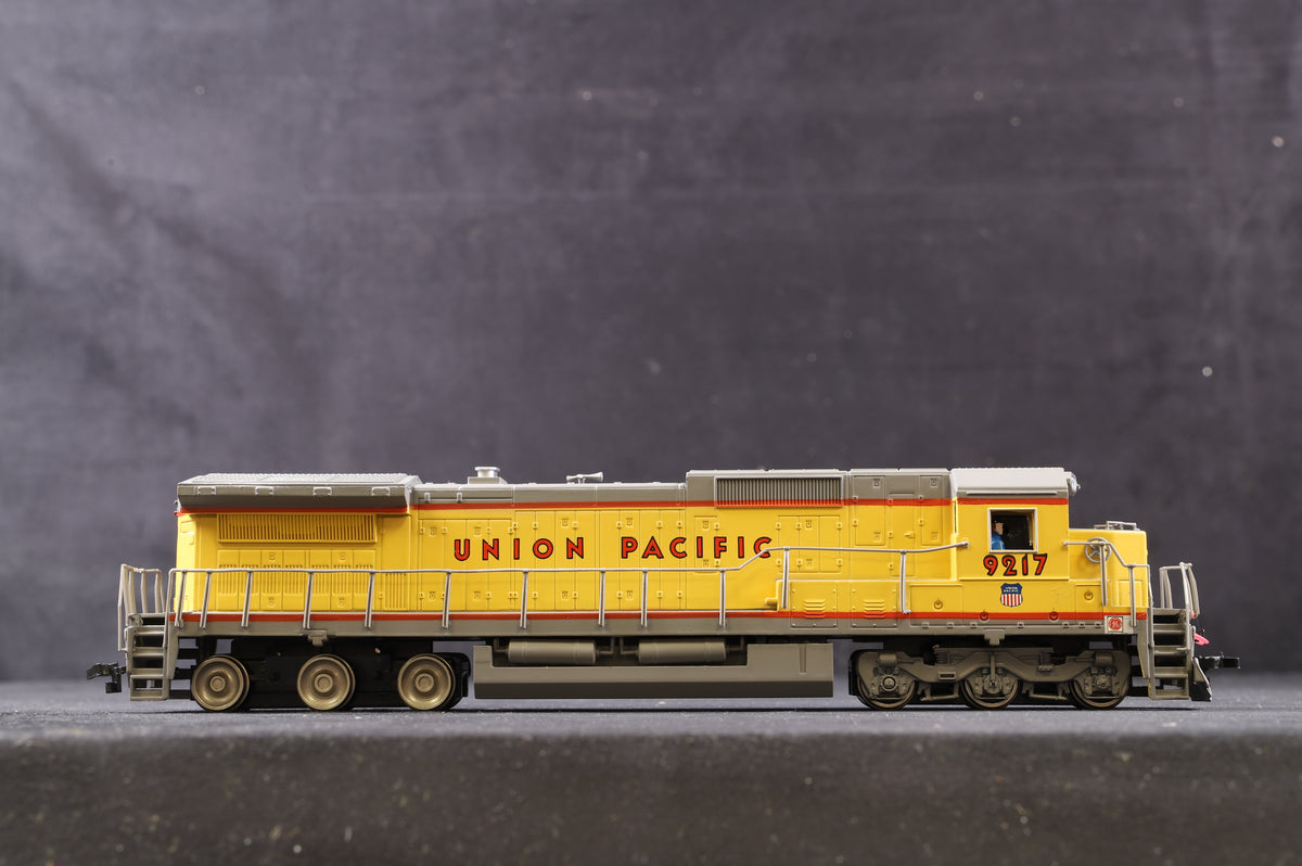 Spectrum HO 85004 Dash 8 40c Union Pacific &#39;9217&#39;