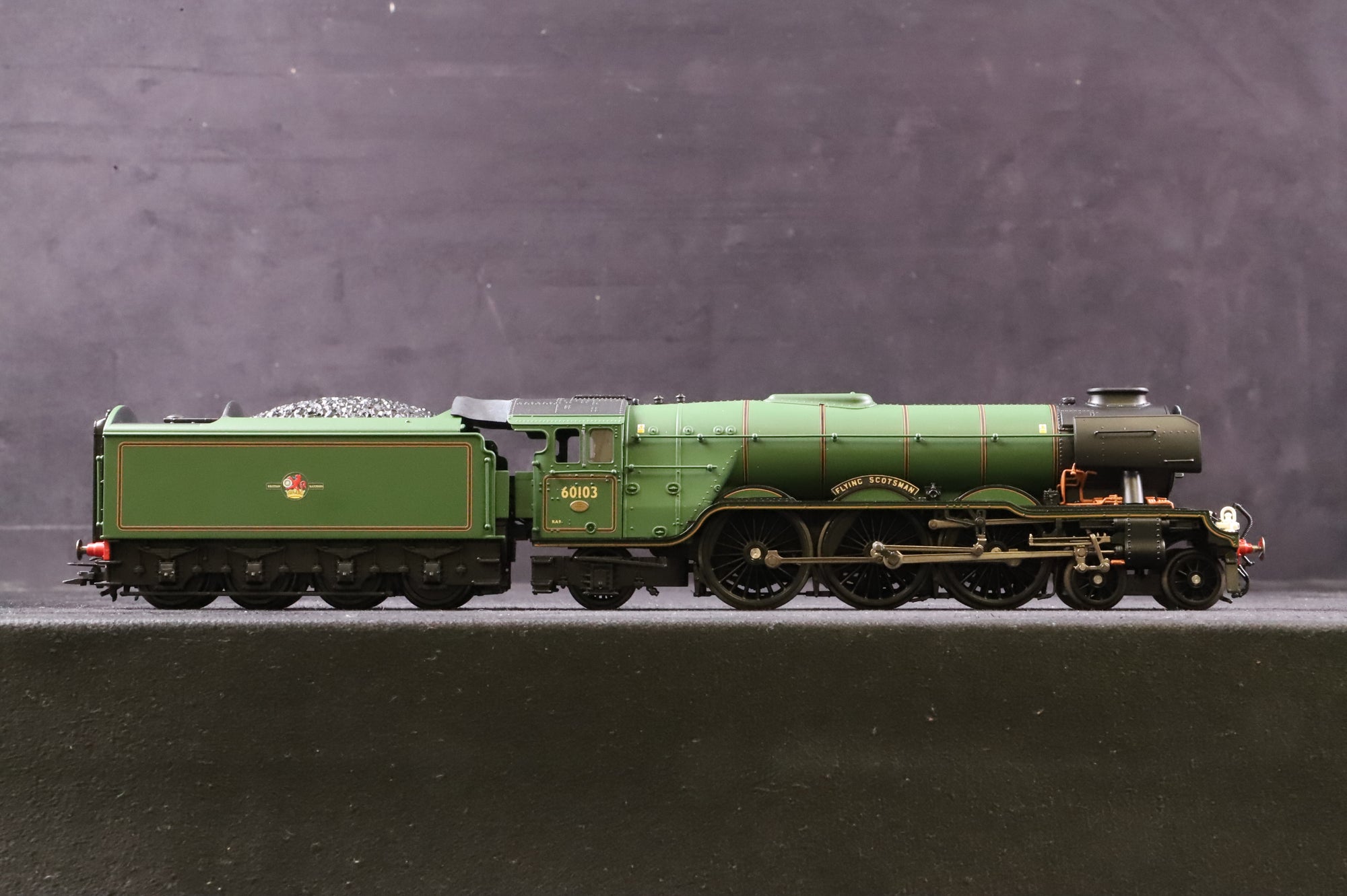 Trix HO 22886 Class A3 '60103' 'Flying Scotsman' BR Green L/C MFX Sound
