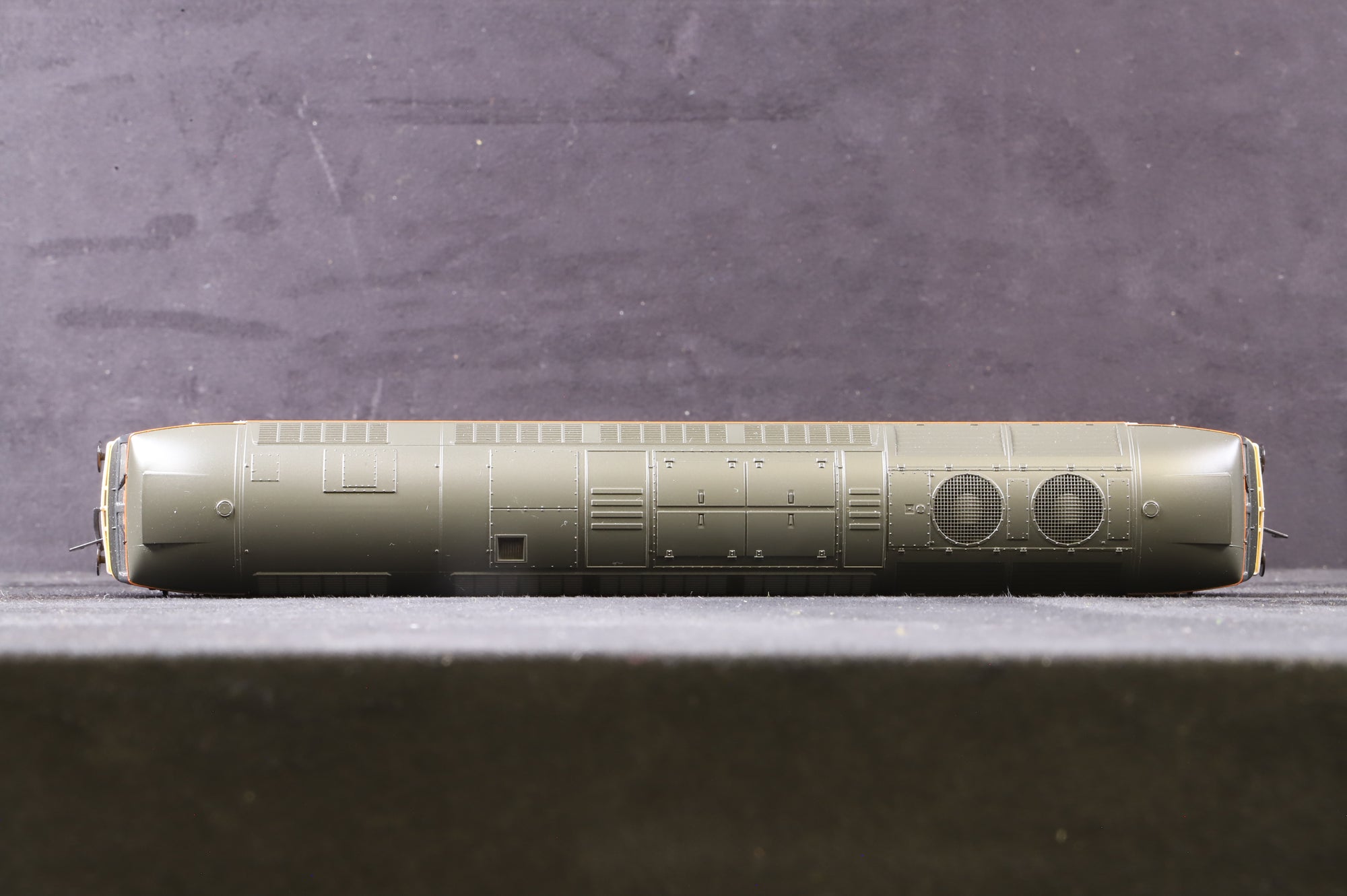 Heljan OO 47431 Class 47 in Two Tone Railfreight Grey - Unbranded & Unnumbered