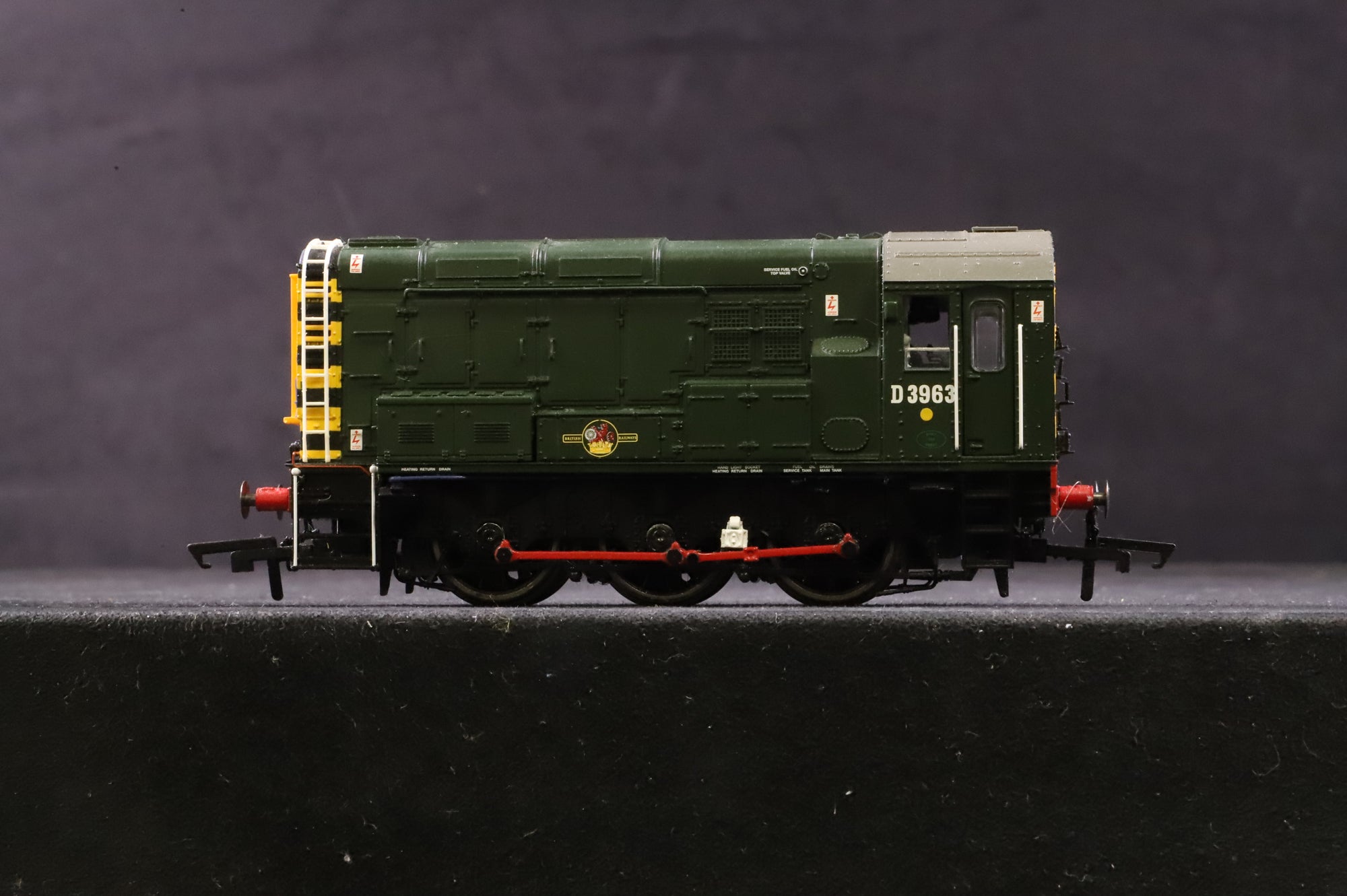 Hornby OO R3037XS Class 08 Diesel Shunter 'D3963' BR Green L/C DCC Sound