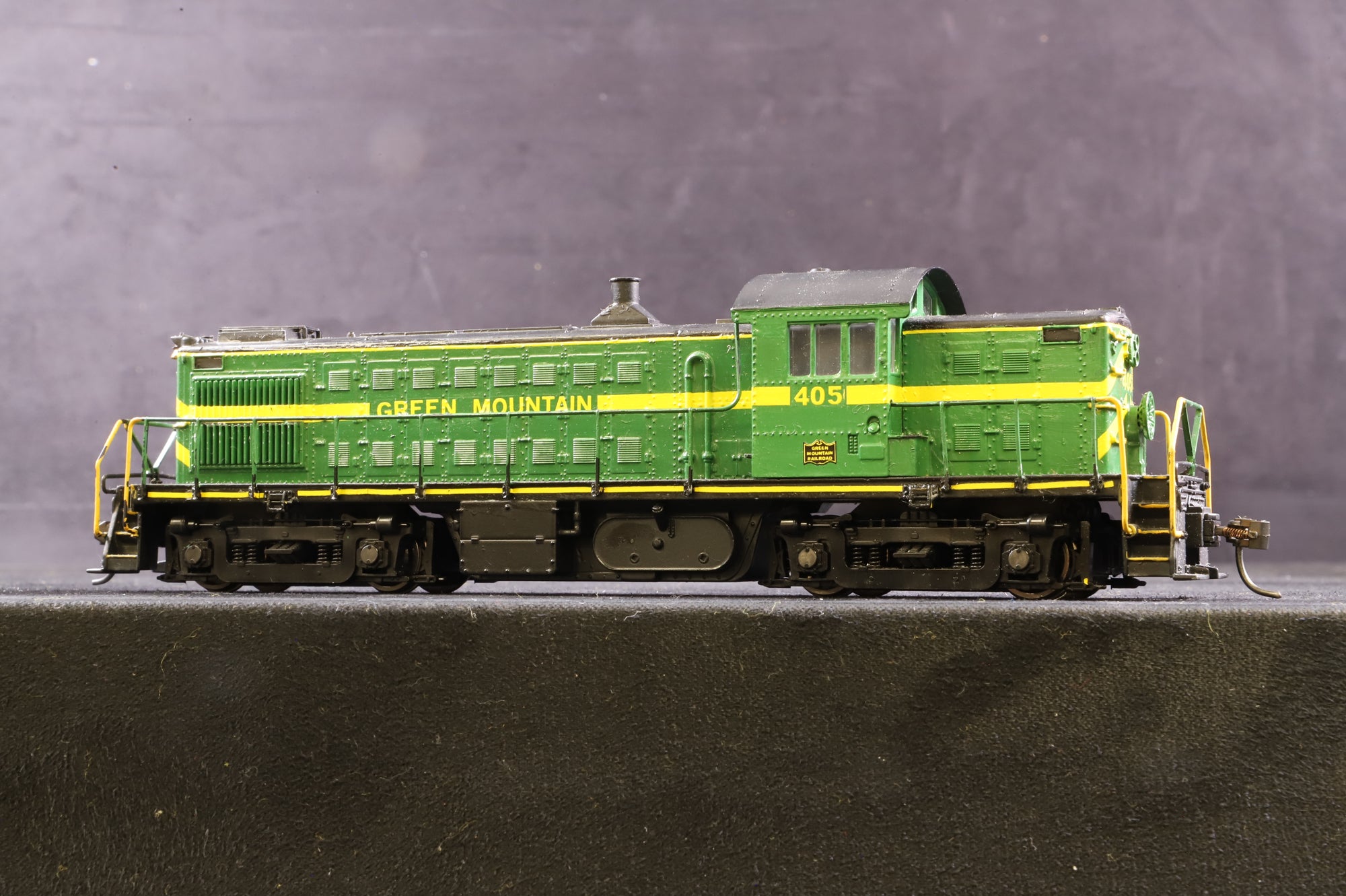 Atlas HO 8851 Diesel Locomotive '405' Green Mountain Repainted