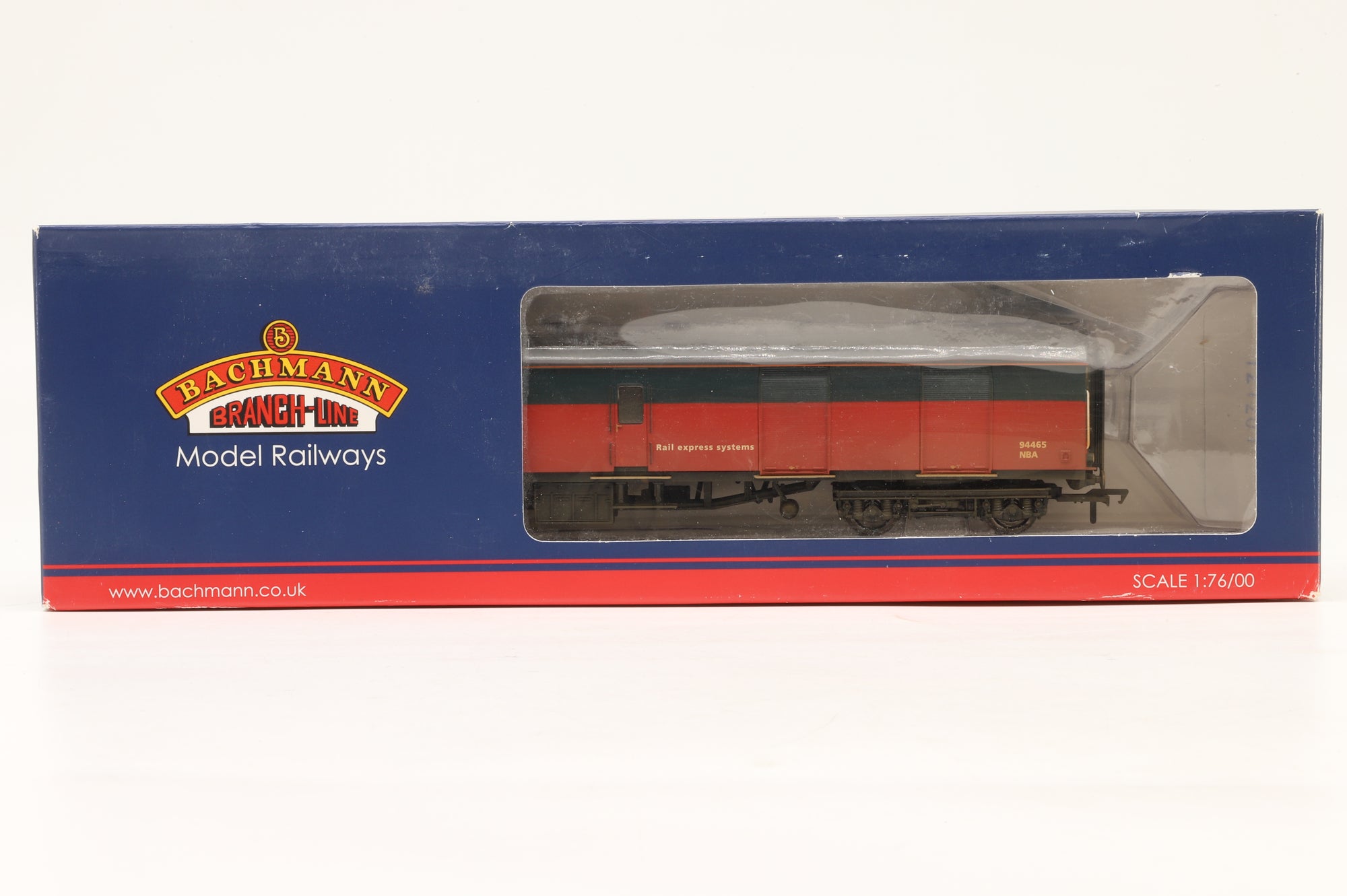Bachmann OO 39-200C BR Mk1 Super BG in RES Livery – Weathered