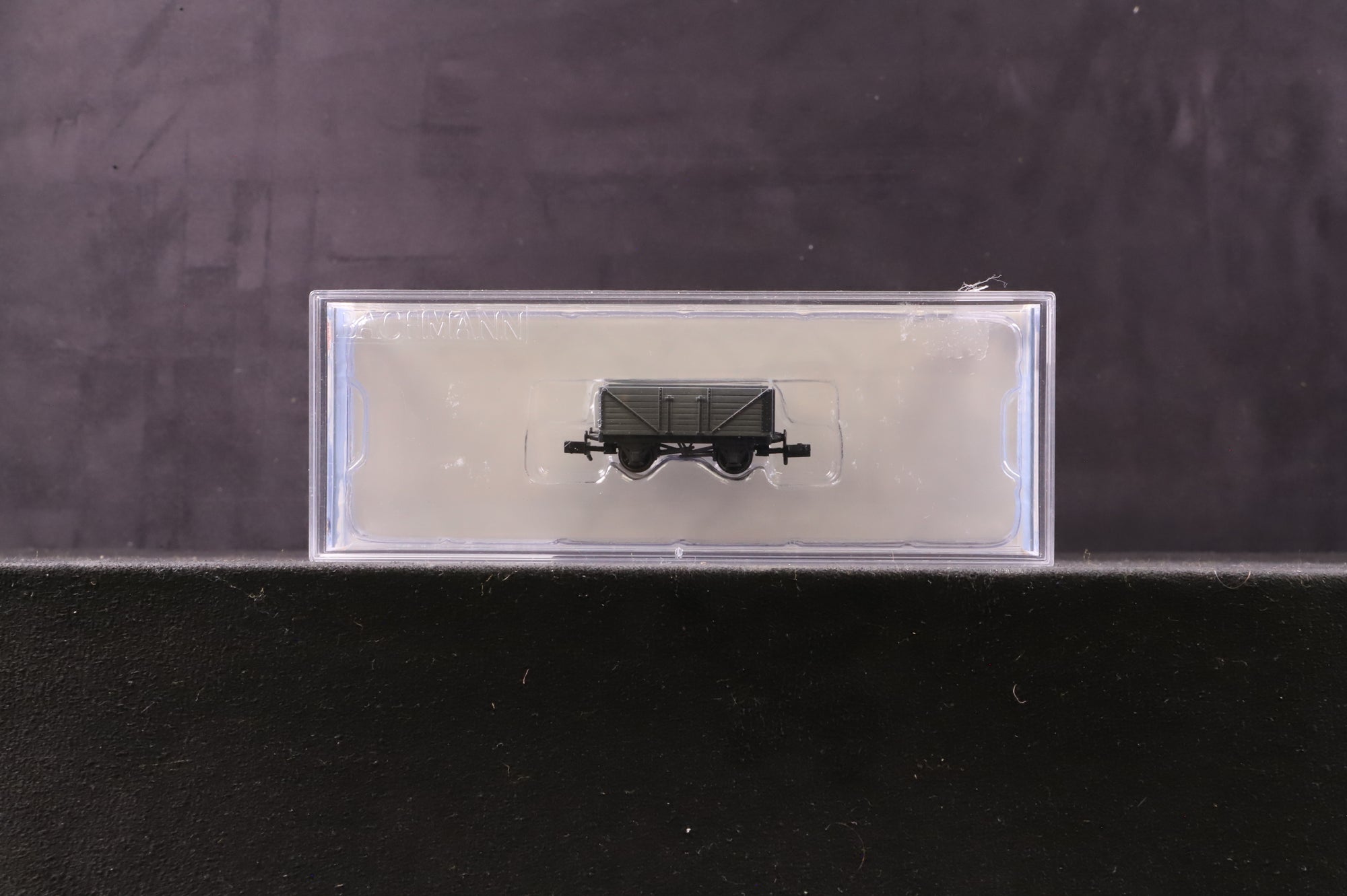 Bachmann N Rake of 3 Troublesome Trucks & 1 Toad Brake Van, Inc. 77091, 77097 & 2 x 77096